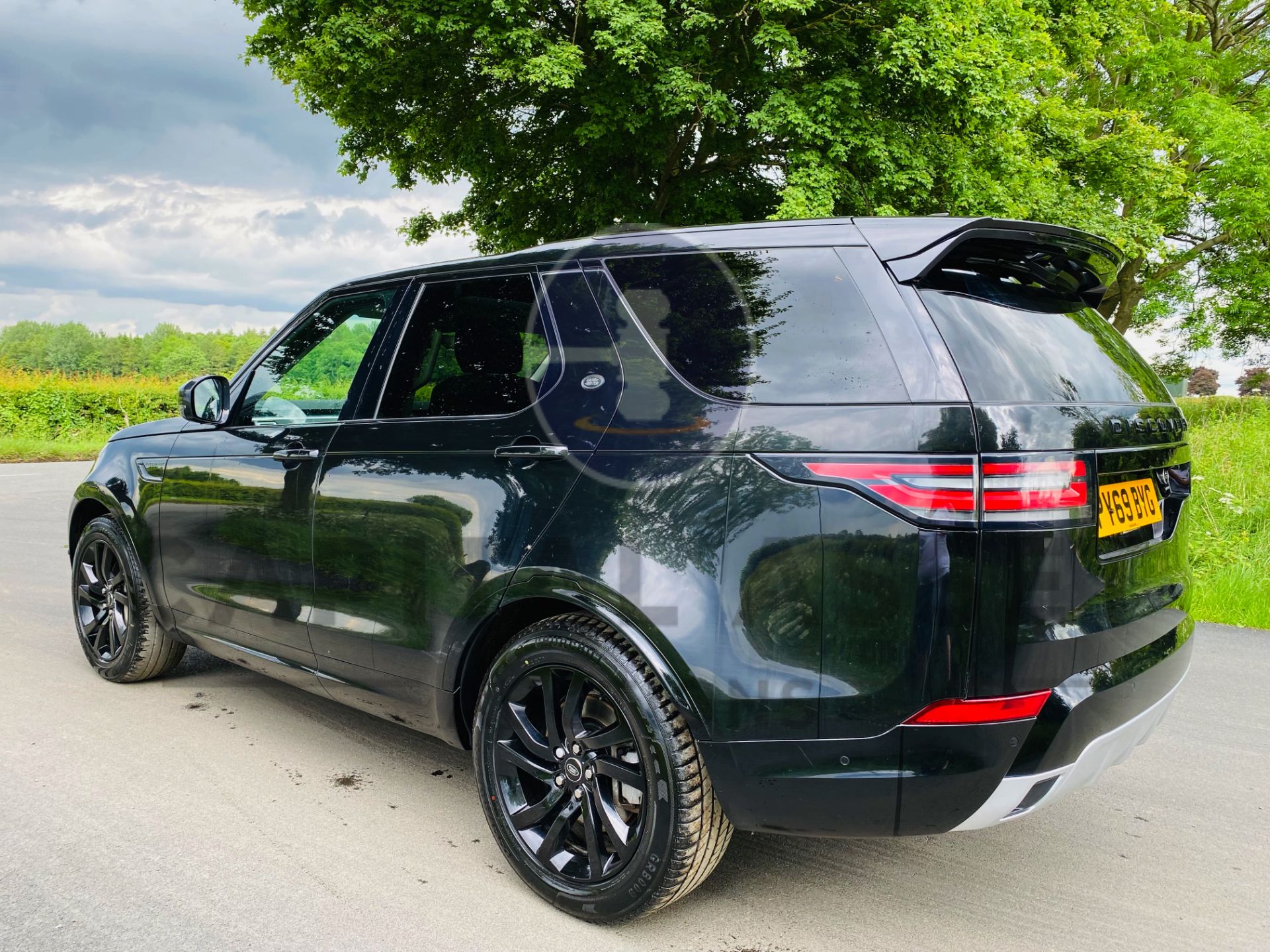 LAND ROVER DISCOVERY 5 *LANDMARK* 7 SEATER SUV (2020 - EURO 6) 3.0 SD6 - 8 SPEED AUTO *FULLY LOADED* - Image 9 of 63