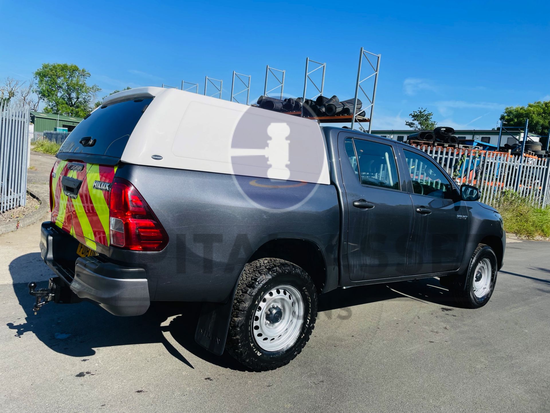 (On Sale) TOYOTA HILUX *DOUBLE CAB PICK-UP* (2018 - EURO 6) 2.4 D-4D - 6 SPEED *ONLY 52,000 MILES* - Image 9 of 43