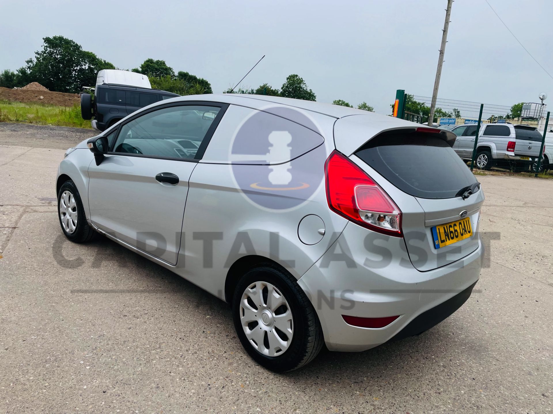 FORD FIESTA *LCV - PANEL VAN* (2017 - EURO 6) 1.5 TDCI - AUTO STOP/START (1 OWNER) *AIR CON* - Image 12 of 38