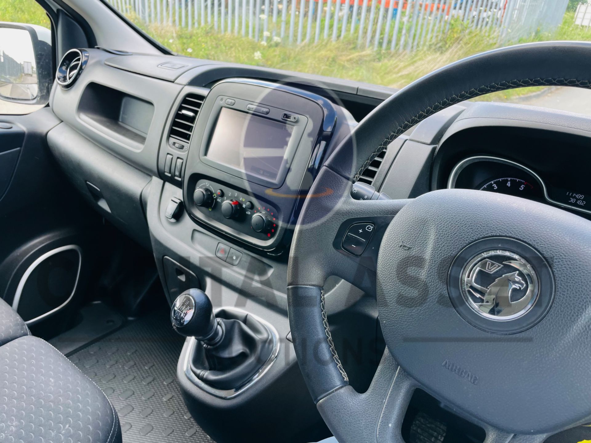 VAUXHALL VIVARO *SPORTIVE* SWB - PANEL VAN (2018-EURO 6) 1.6 CDTI- 6 SPEED *A/C & SAT NAV* (1 OWNER) - Image 32 of 42