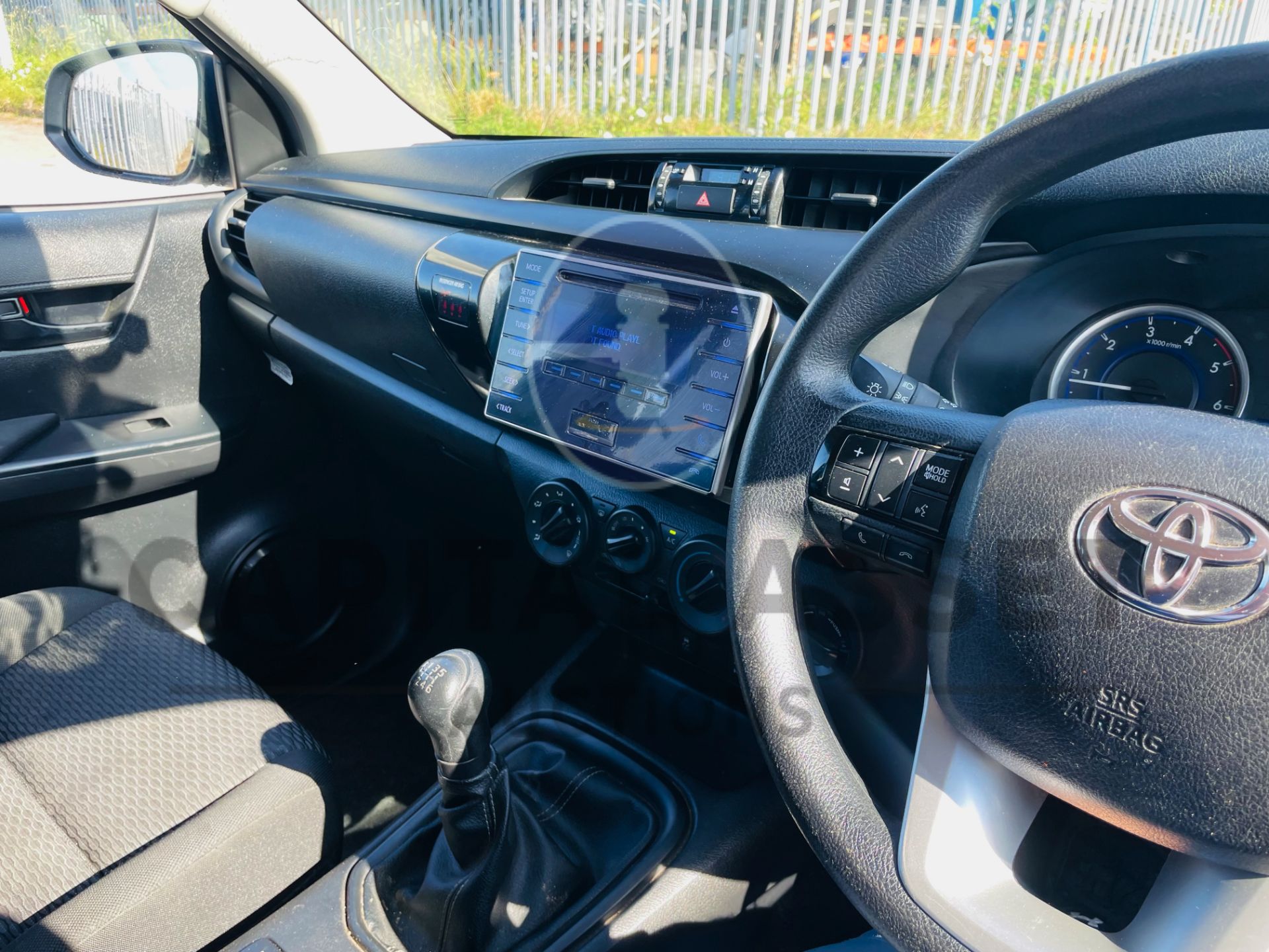 (On Sale) TOYOTA HILUX *DOUBLE CAB PICK-UP* (2018 - EURO 6) 2.4 D-4D - 6 SPEED *ONLY 52,000 MILES* - Image 33 of 43