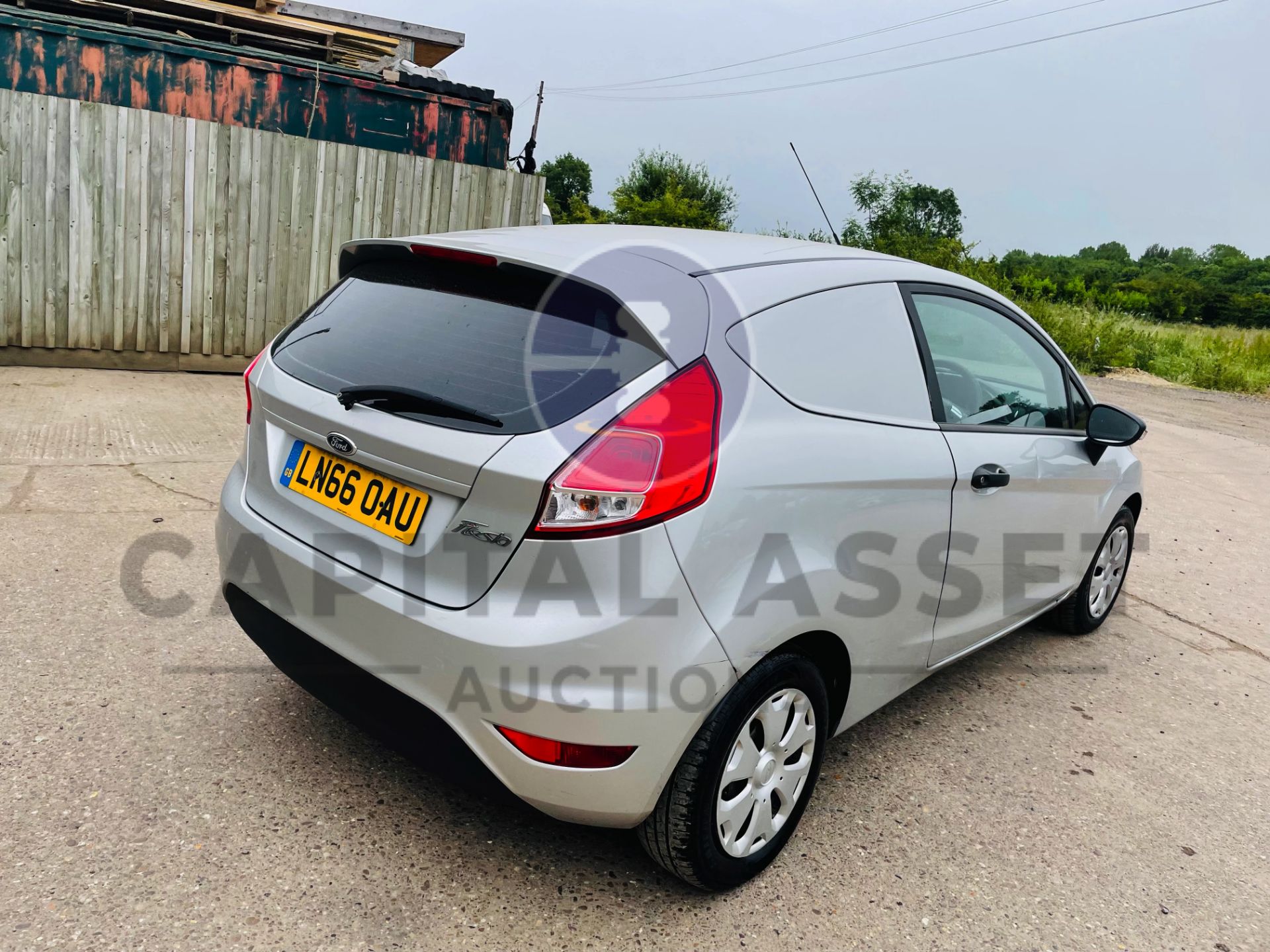 FORD FIESTA *LCV - PANEL VAN* (2017 - EURO 6) 1.5 TDCI - AUTO STOP/START (1 OWNER) *AIR CON* - Image 14 of 38