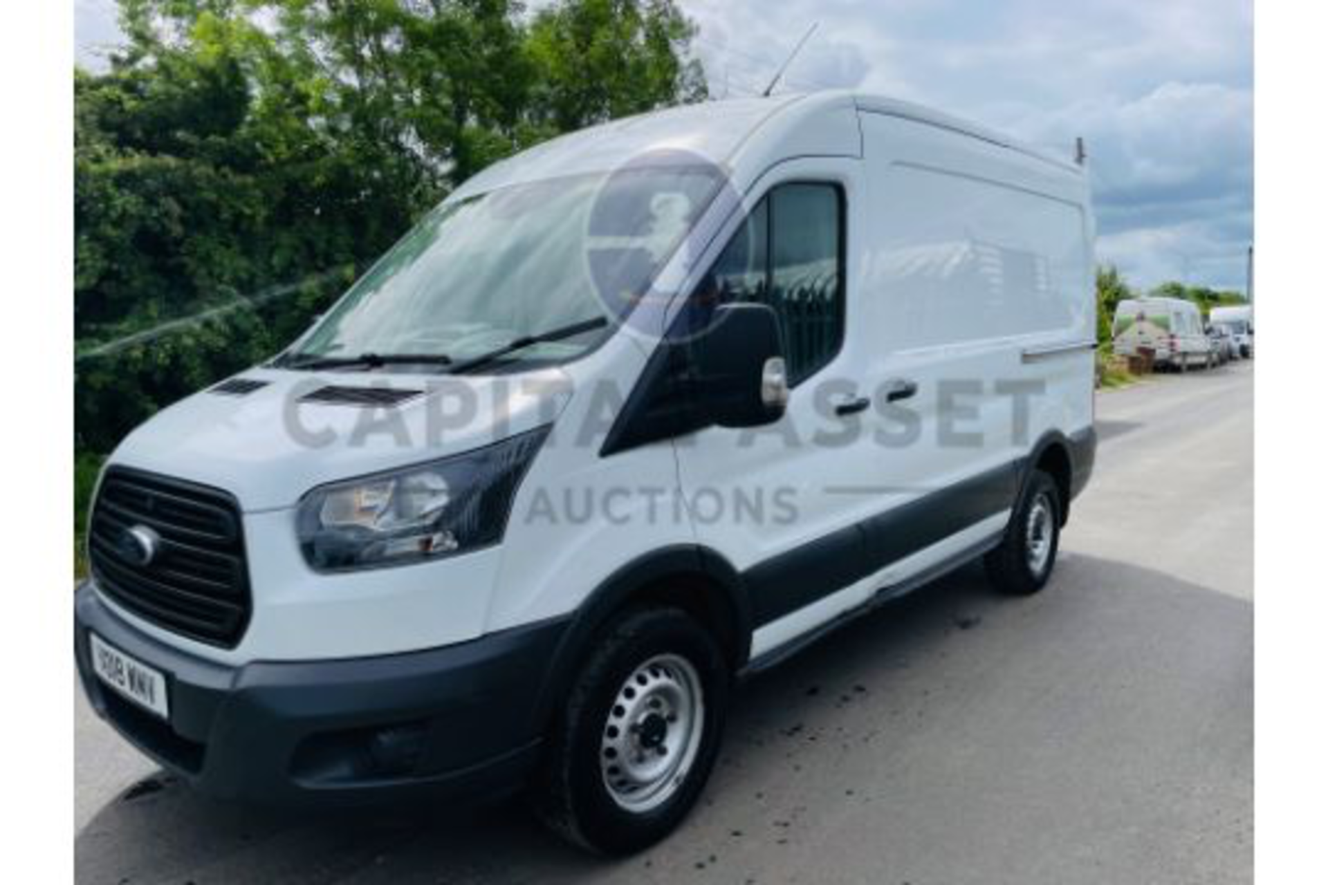 FORD TRANSIT 2.0TDCI (130) MEDIUM WHEEL BASE "EURO 6" L2H2 - 18 REG - LOW MILES - LOOK!!! - Image 6 of 16