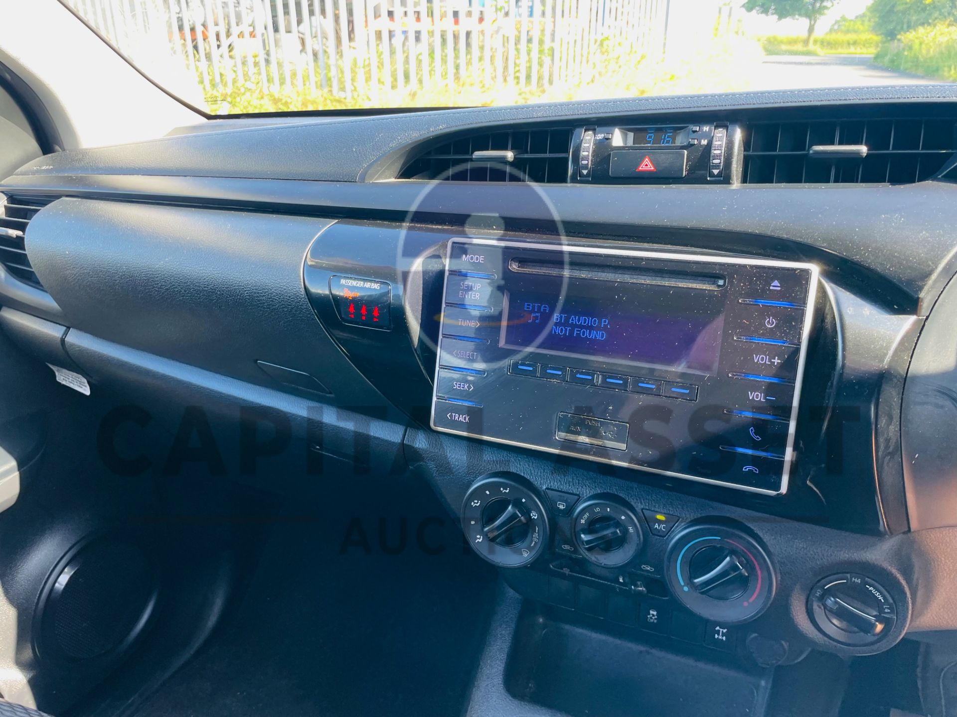 (On Sale) TOYOTA HILUX *DOUBLE CAB PICK-UP* (2018 - EURO 6) 2.4 D-4D - 6 SPEED *ONLY 52,000 MILES* - Image 36 of 43