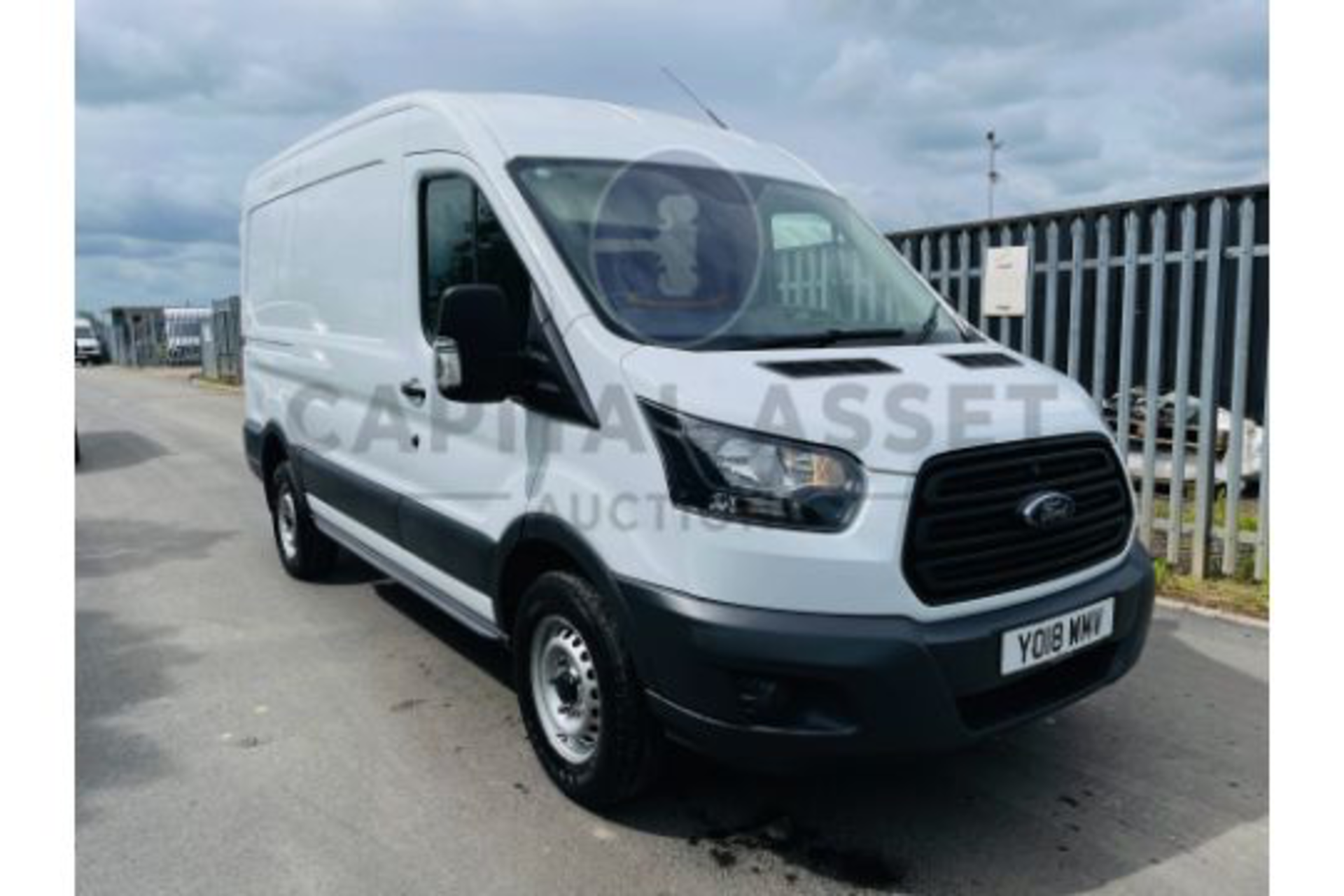 FORD TRANSIT 2.0TDCI (130) MEDIUM WHEEL BASE "EURO 6" L2H2 - 18 REG - LOW MILES - LOOK!!! - Image 3 of 16