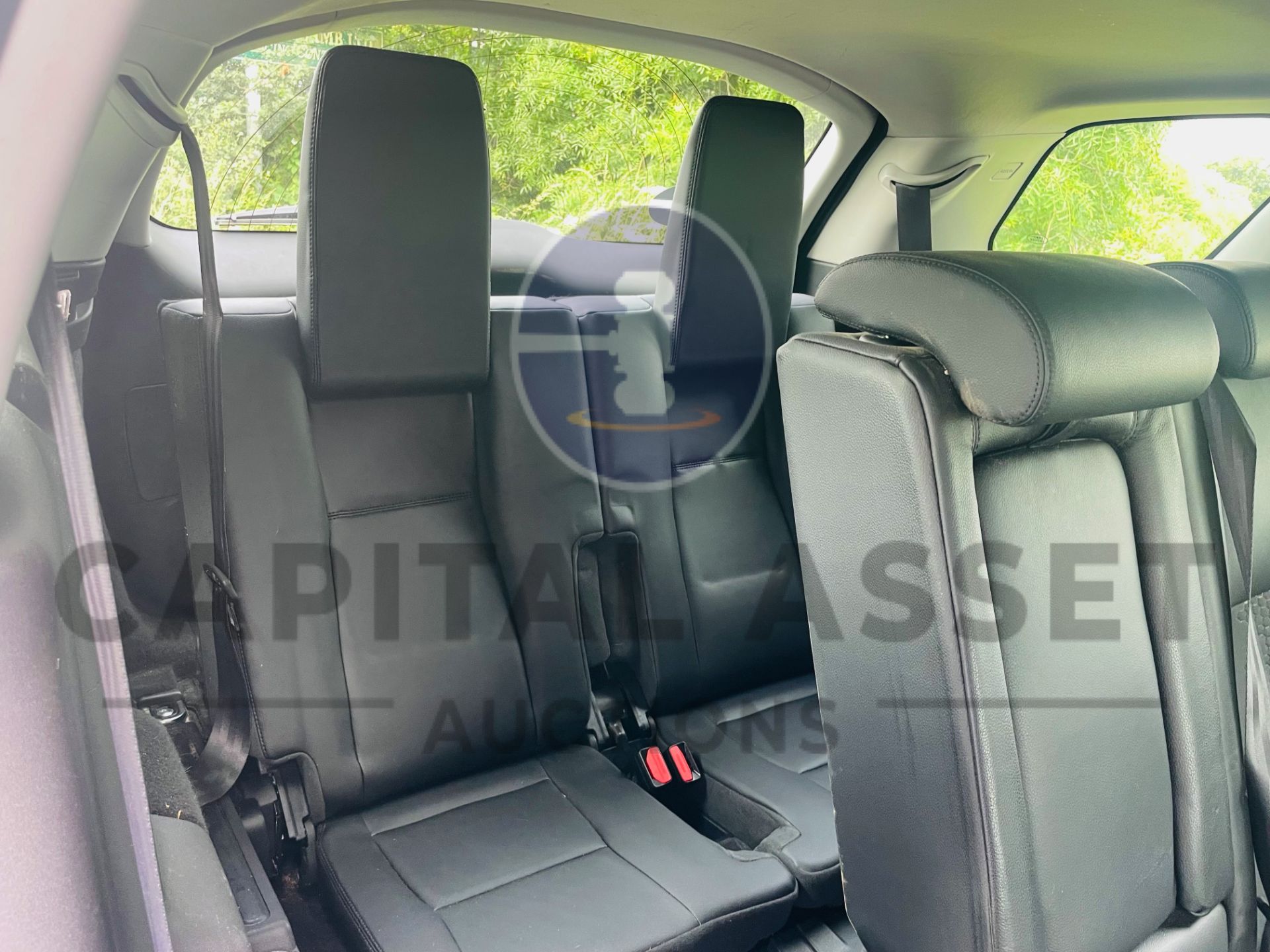 LAND ROVER DISCOVERY SPORT *SE TECH* 7 SEATER SUV (2016) 2.0 TD4 - AUTO *LEATHER & NAV* (NO VAT) - Image 33 of 54