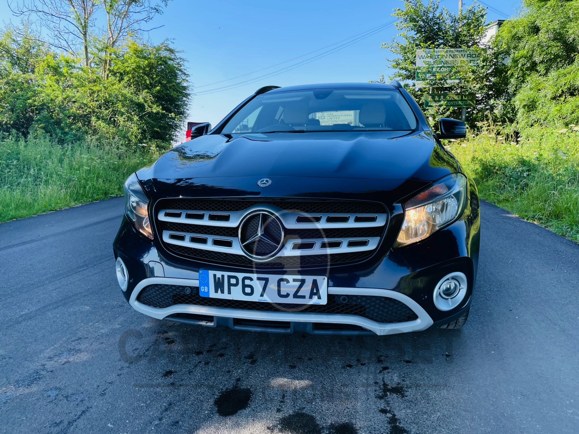 ON SALE MERCEDES GLA 200d "SE EXECUTIVE" 1 OWNER (2018 MODEL)LEATHER - SAT NAV- REAR CAMERA - Image 4 of 27