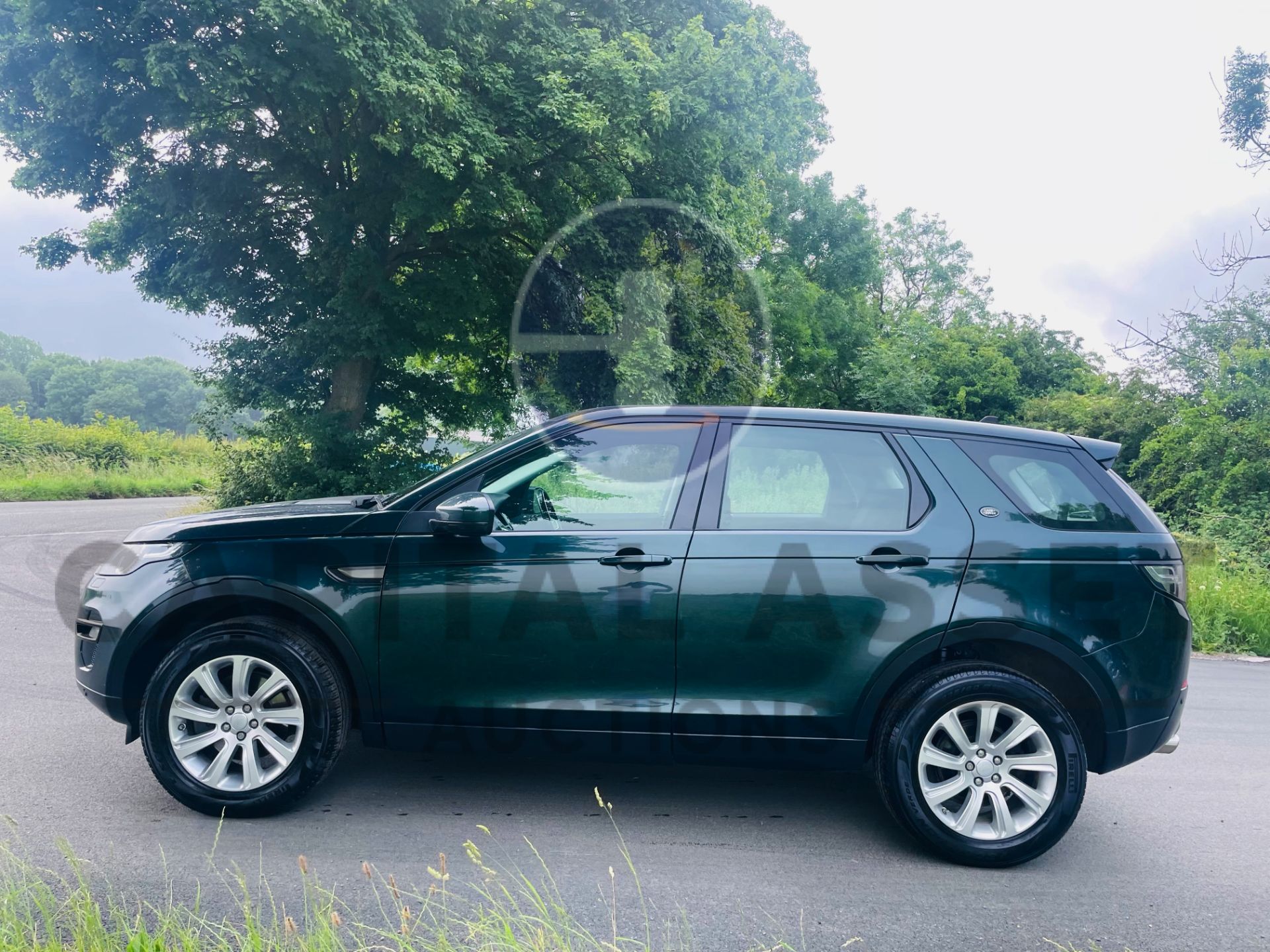 LAND ROVER DISCOVERY SPORT *SE TECH* 7 SEATER SUV (2016) 2.0 TD4 - AUTO *LEATHER & NAV* (NO VAT) - Image 8 of 54