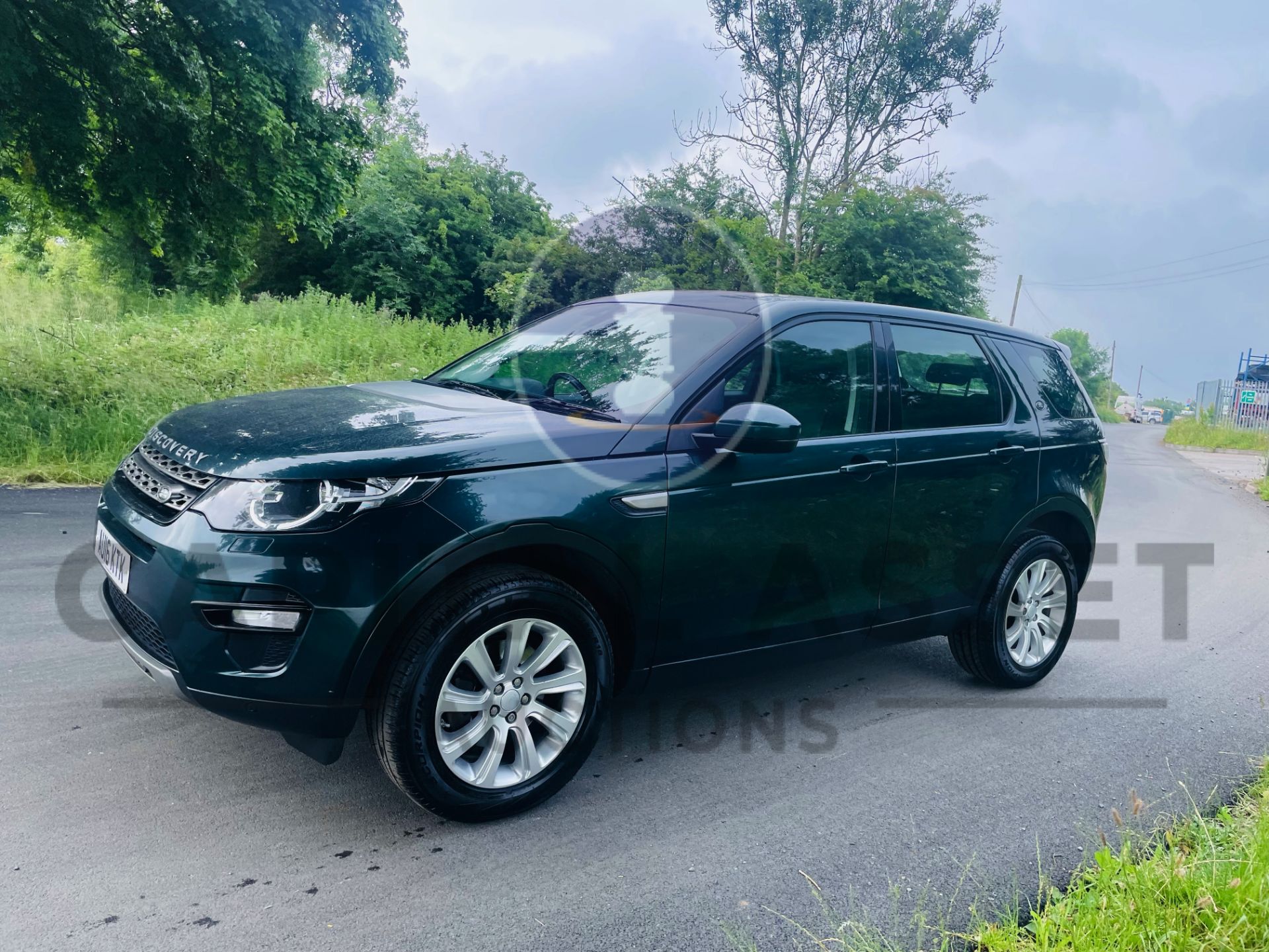 LAND ROVER DISCOVERY SPORT *SE TECH* 7 SEATER SUV (2016) 2.0 TD4 - AUTO *LEATHER & NAV* (NO VAT) - Image 7 of 54