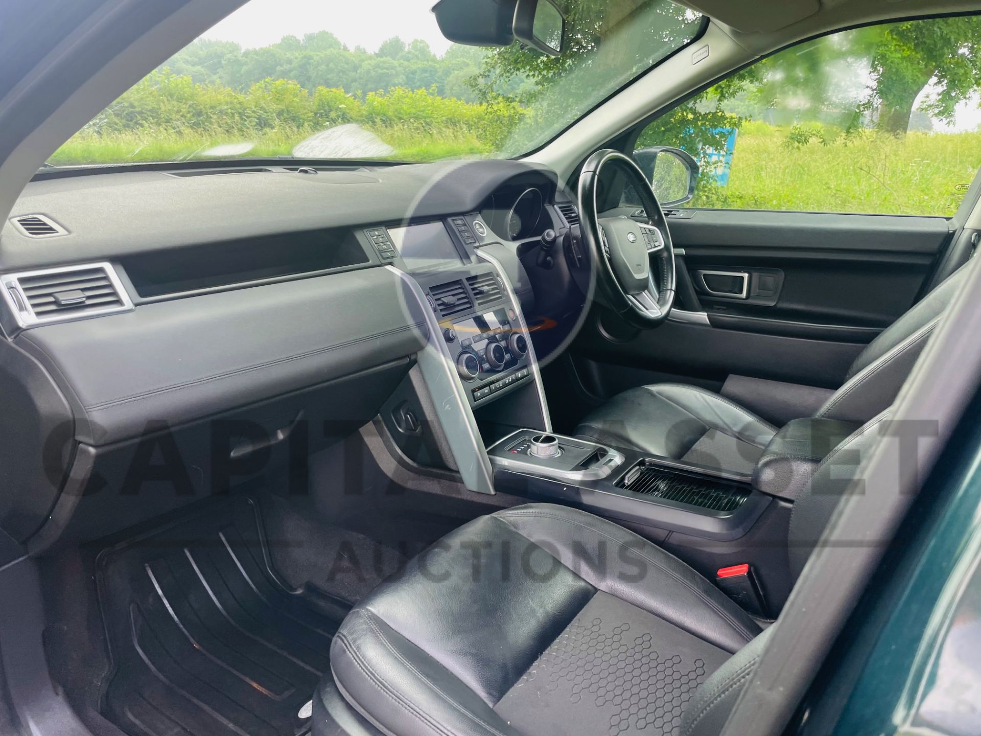 LAND ROVER DISCOVERY SPORT *SE TECH* 7 SEATER SUV (2016) 2.0 TD4 - AUTO *LEATHER & NAV* (NO VAT) - Image 23 of 54