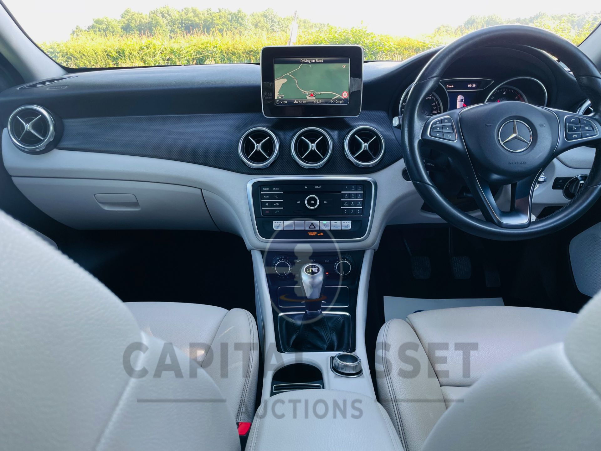 ON SALE MERCEDES GLA 200d "SE EXECUTIVE" 1 OWNER (2018 MODEL)LEATHER - SAT NAV- REAR CAMERA - Image 13 of 27