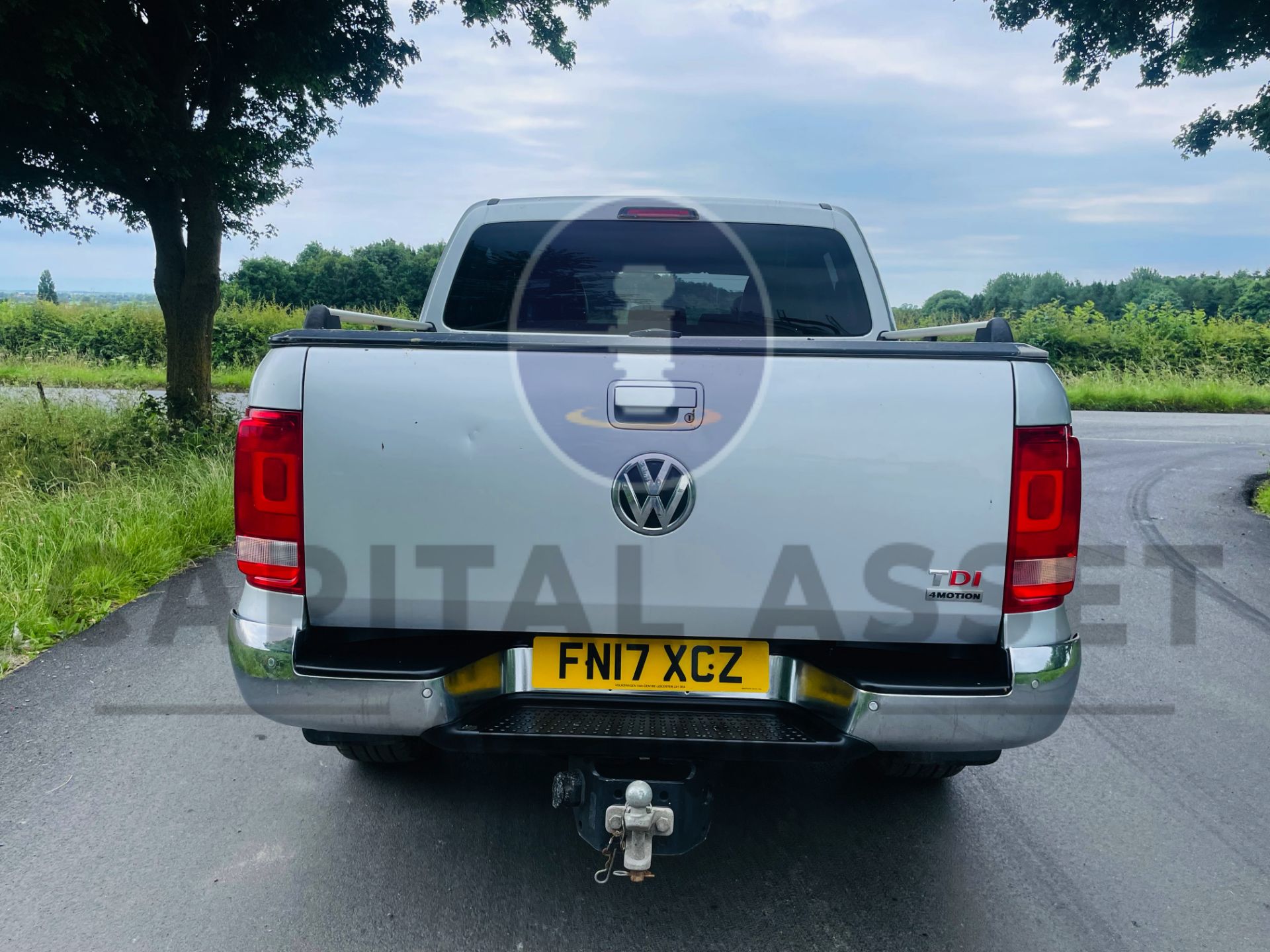 VOLKSWAGEN AMAROK *HIGHLINE* D/CAB PICK-UP (2017 - EURO 6) 4MOTION - AUTO *LEATHER & NAV* (TOP SPEC) - Image 7 of 54