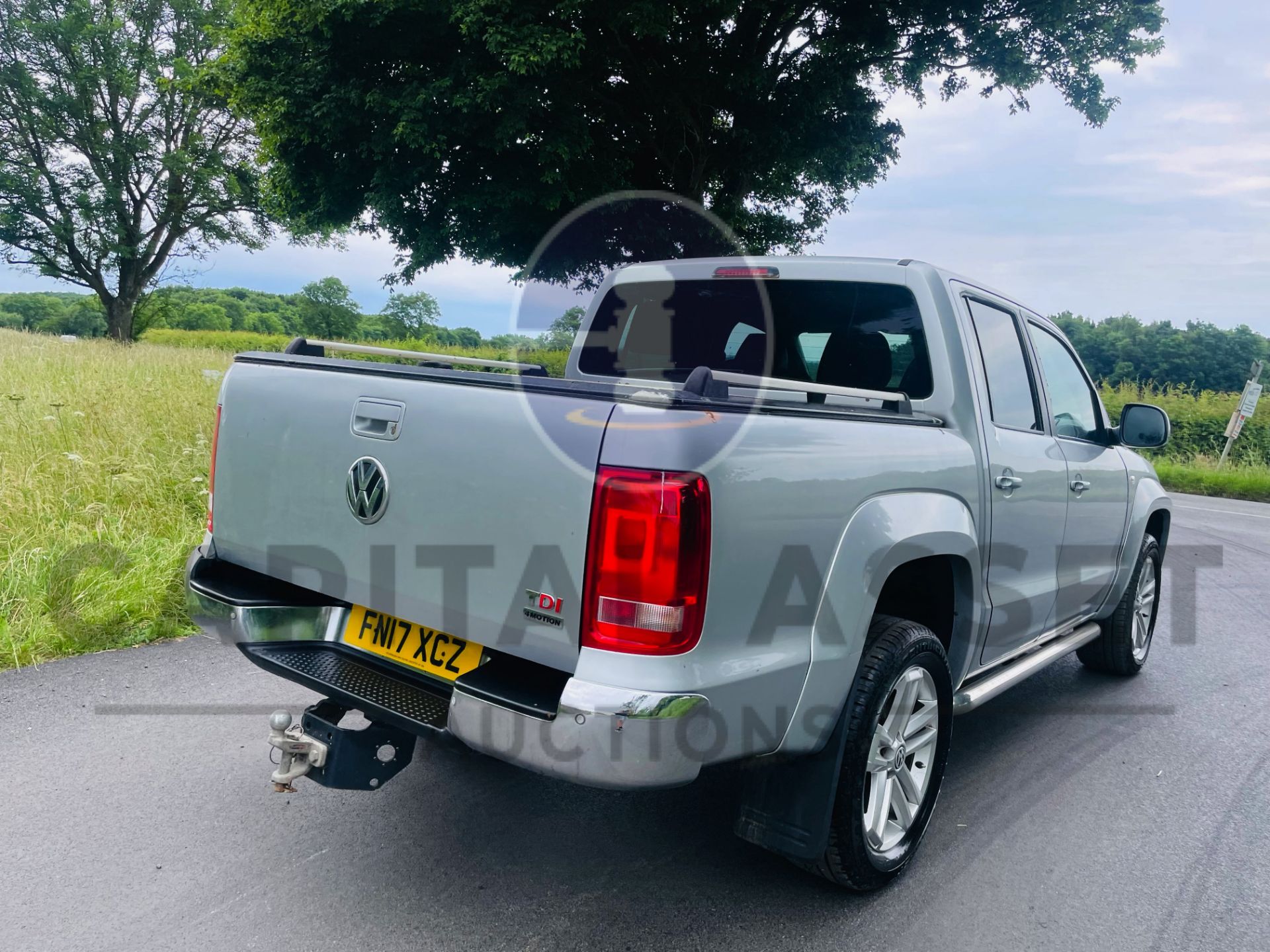 VOLKSWAGEN AMAROK *HIGHLINE* D/CAB PICK-UP (2017 - EURO 6) 4MOTION - AUTO *LEATHER & NAV* (TOP SPEC) - Image 8 of 54