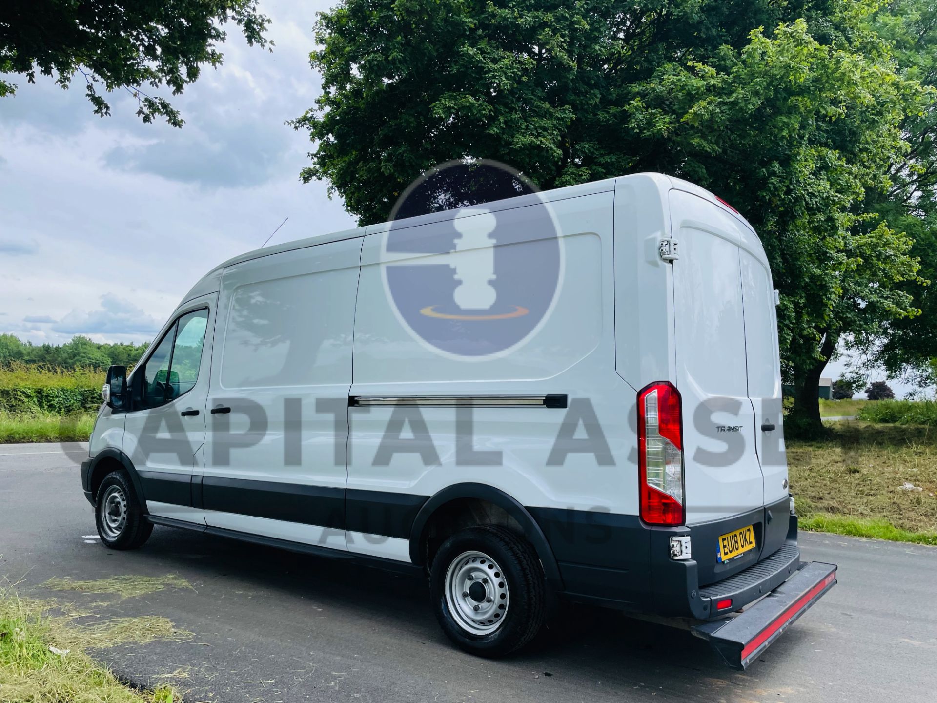 FORD TRANSIT *MWB - PANEL VAN* (2018 - EURO 6) 2.0 TDCI 'ECOBLUE' - STOP/START (1 OWNER) *A/C & NAV* - Image 9 of 43