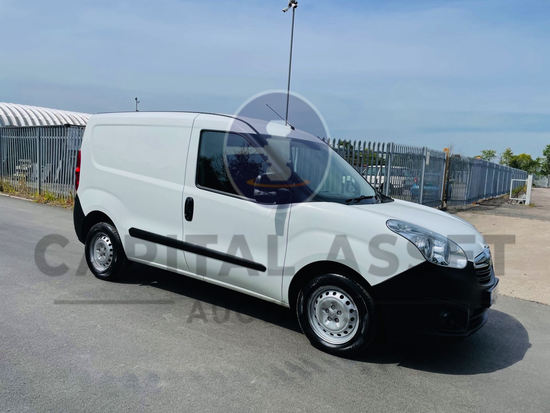 (On Sale) VAUXHALL COMBO 2000 *SWB - PANEL VAN* (2018 - EURO 6) ECOFLEX - STOP/START (1 OWNER) - Image 12 of 34