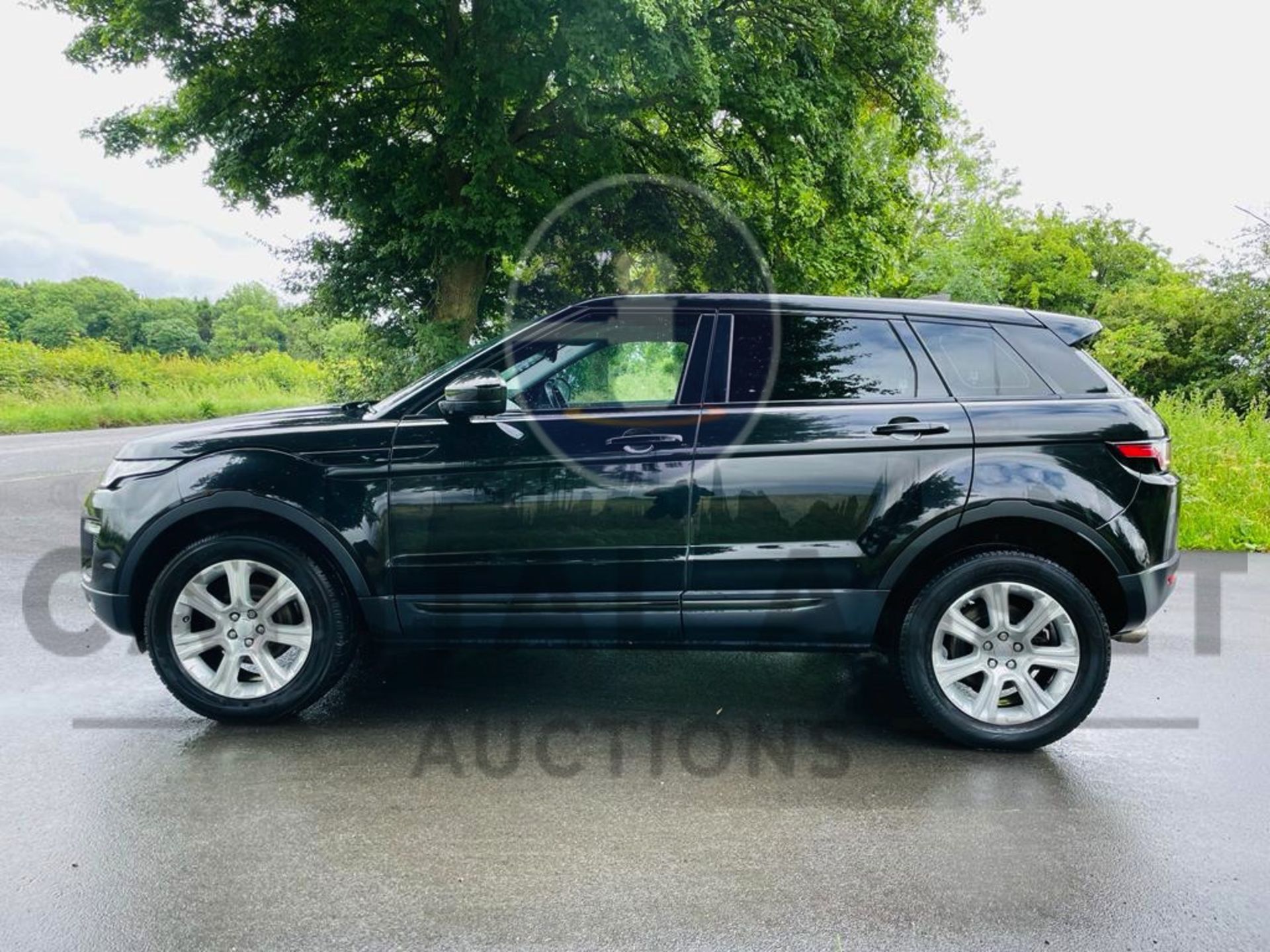 (On Sale) RANGE ROVER EVOQUE *SE TECH* SUV (67 REG - EURO 6) 2.0 DIESEL - STOP / START (NO VAT) - Image 2 of 21