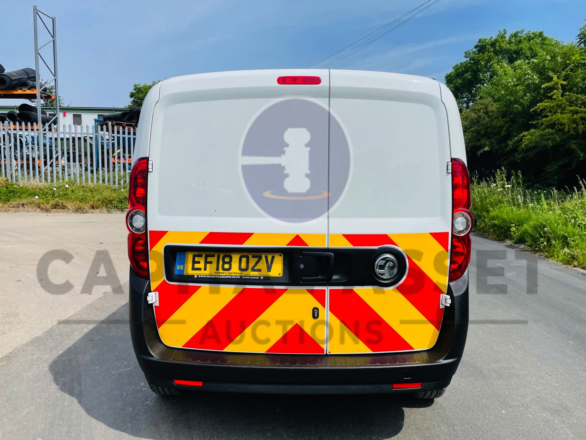 (On Sale) VAUXHALL COMBO 2000 *SWB - PANEL VAN* (2018 - EURO 6) ECOFLEX - STOP/START (1 OWNER) - Image 7 of 34