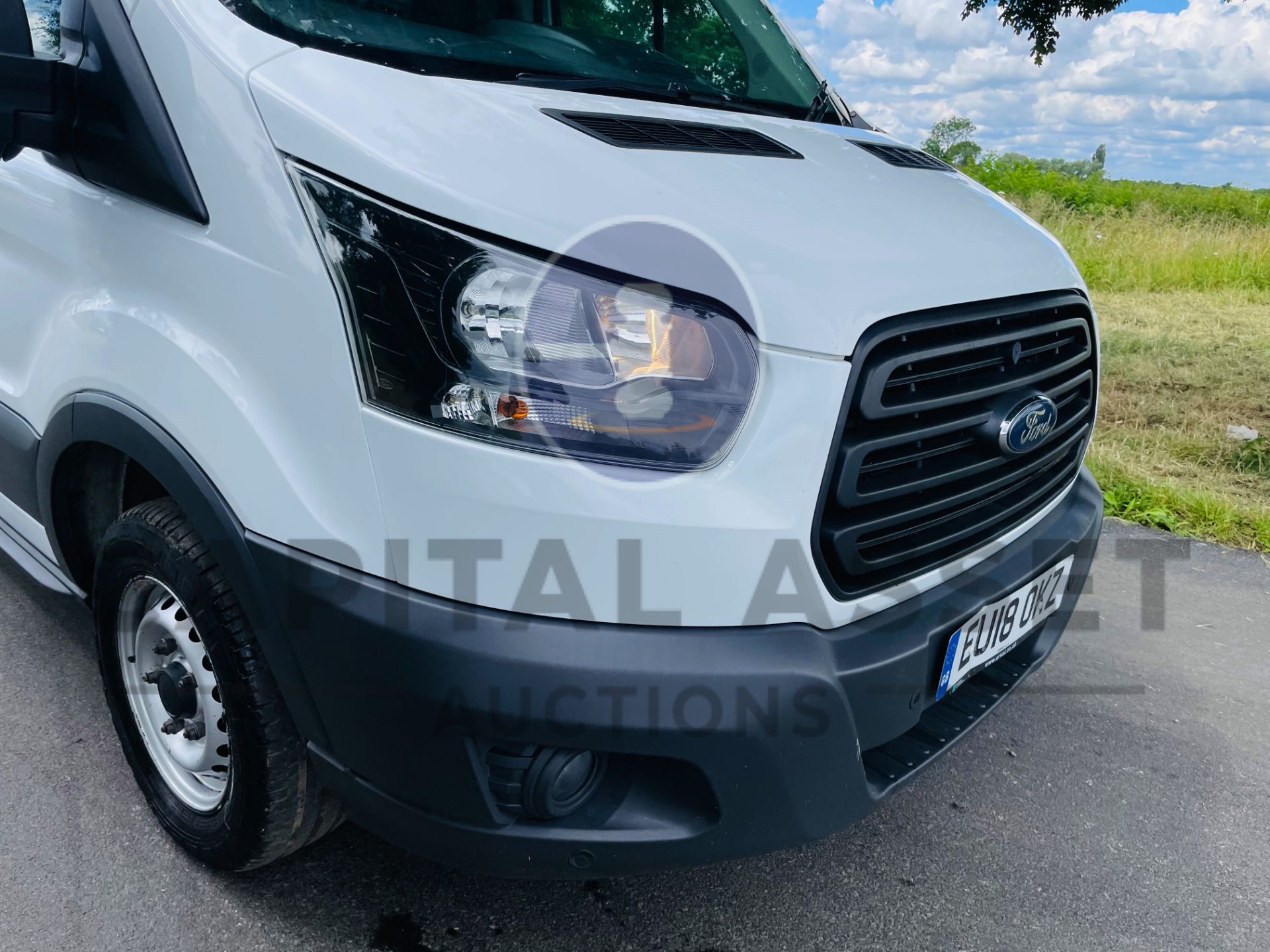 FORD TRANSIT *MWB - PANEL VAN* (2018 - EURO 6) 2.0 TDCI 'ECOBLUE' - STOP/START (1 OWNER) *A/C & NAV* - Image 15 of 43