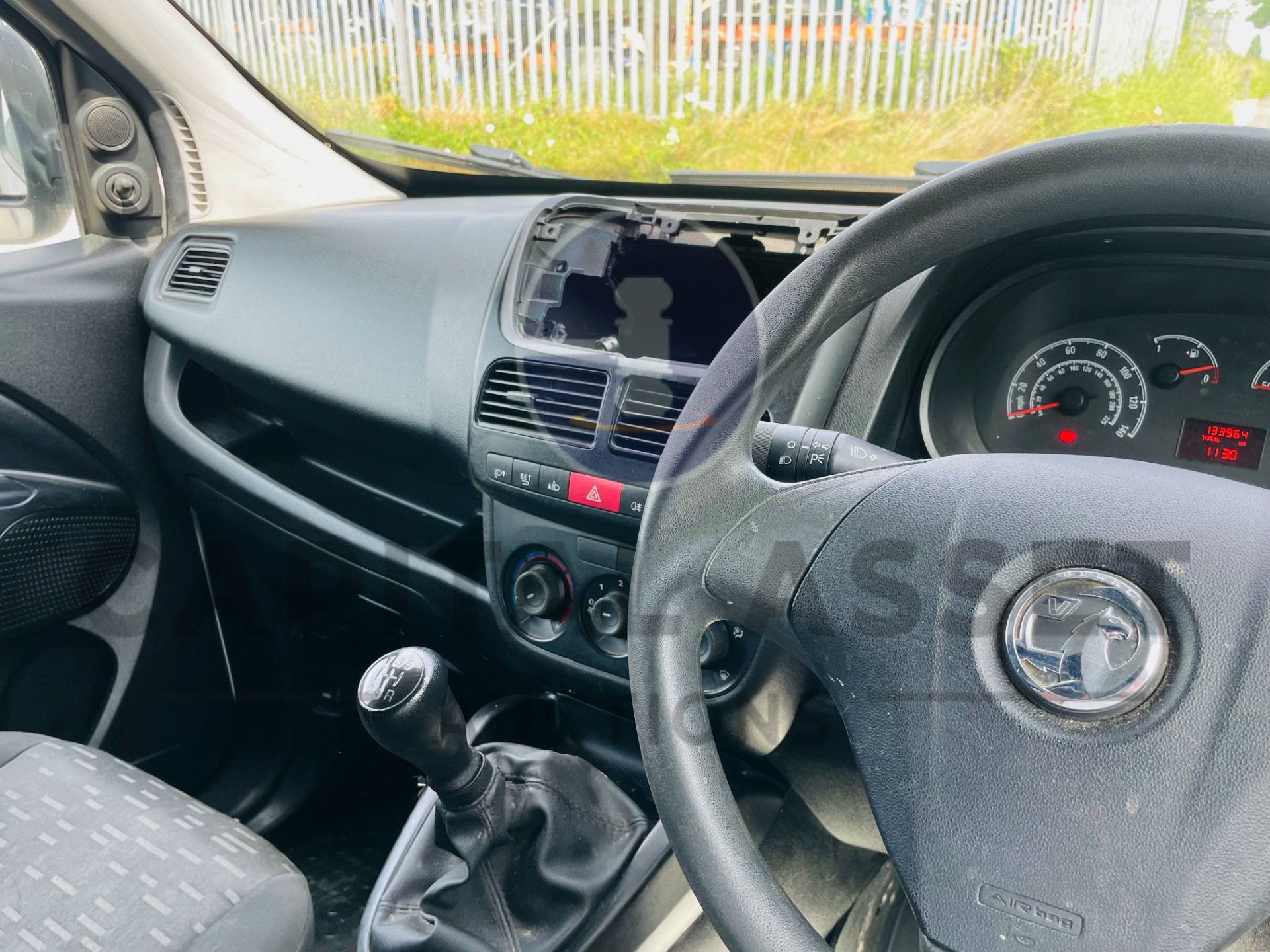 (On Sale) VAUXHALL COMBO 2000 *SWB - PANEL VAN* (2018 - EURO 6) ECOFLEX - STOP/START (1 OWNER) - Image 28 of 34