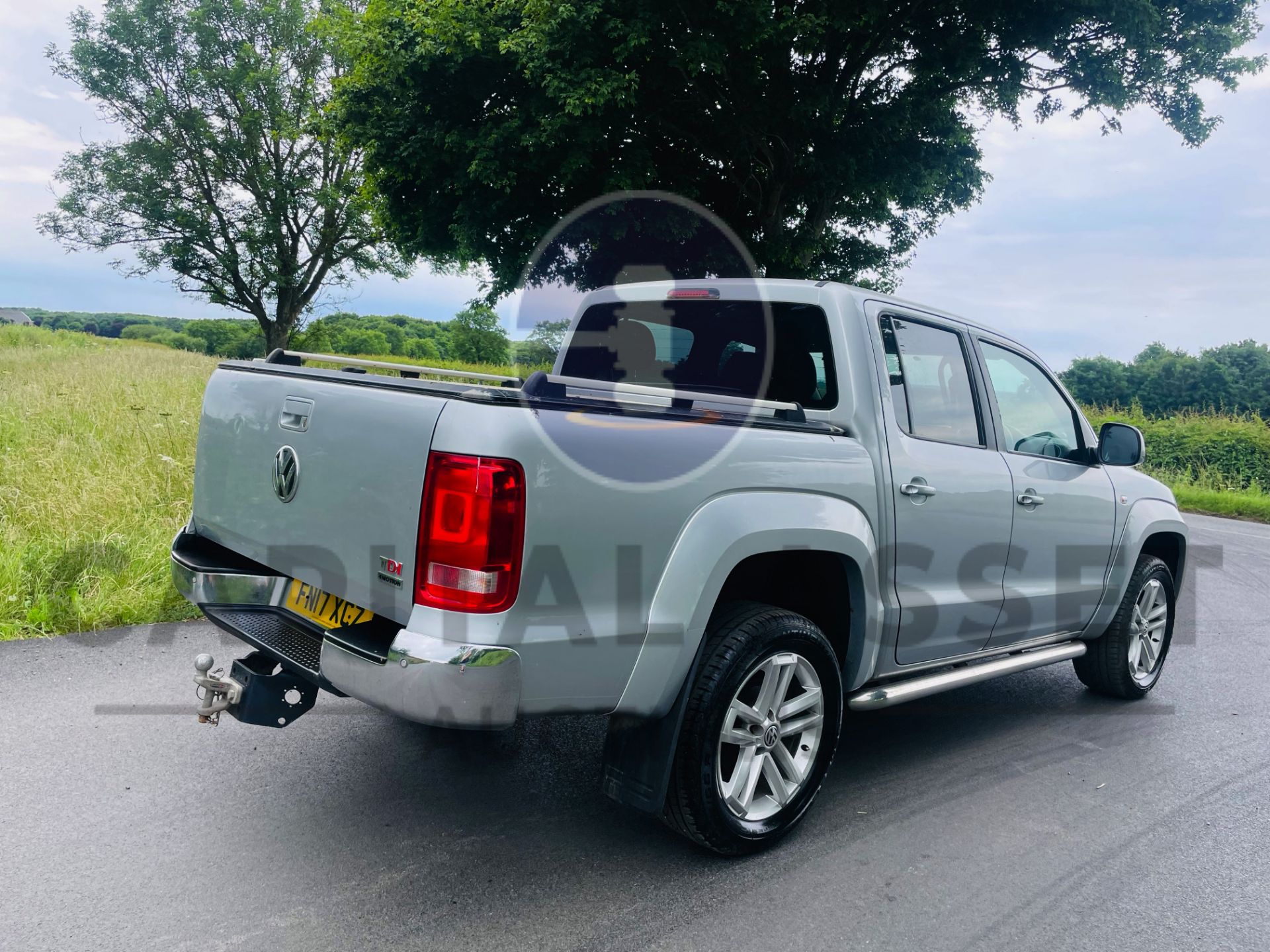 VOLKSWAGEN AMAROK *HIGHLINE* D/CAB PICK-UP (2017 - EURO 6) 4MOTION - AUTO *LEATHER & NAV* (TOP SPEC) - Image 9 of 54