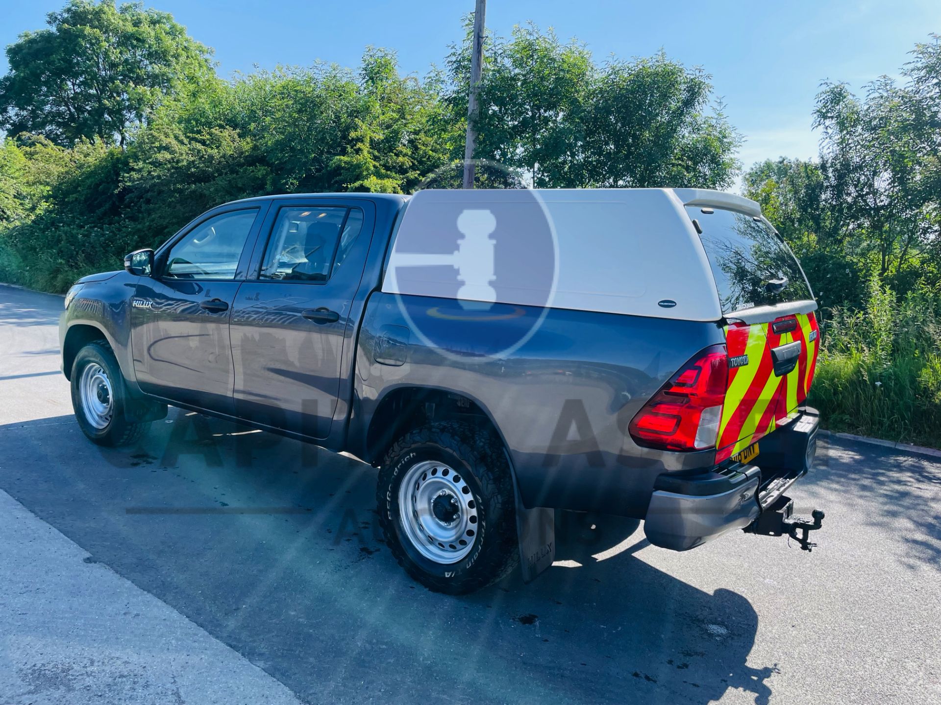 (On Sale) TOYOTA HILUX *DOUBLE CAB PICK-UP* (2018 - EURO 6) 2.4 D-4D - 6 SPEED *ONLY 52,000 MILES* - Image 9 of 43