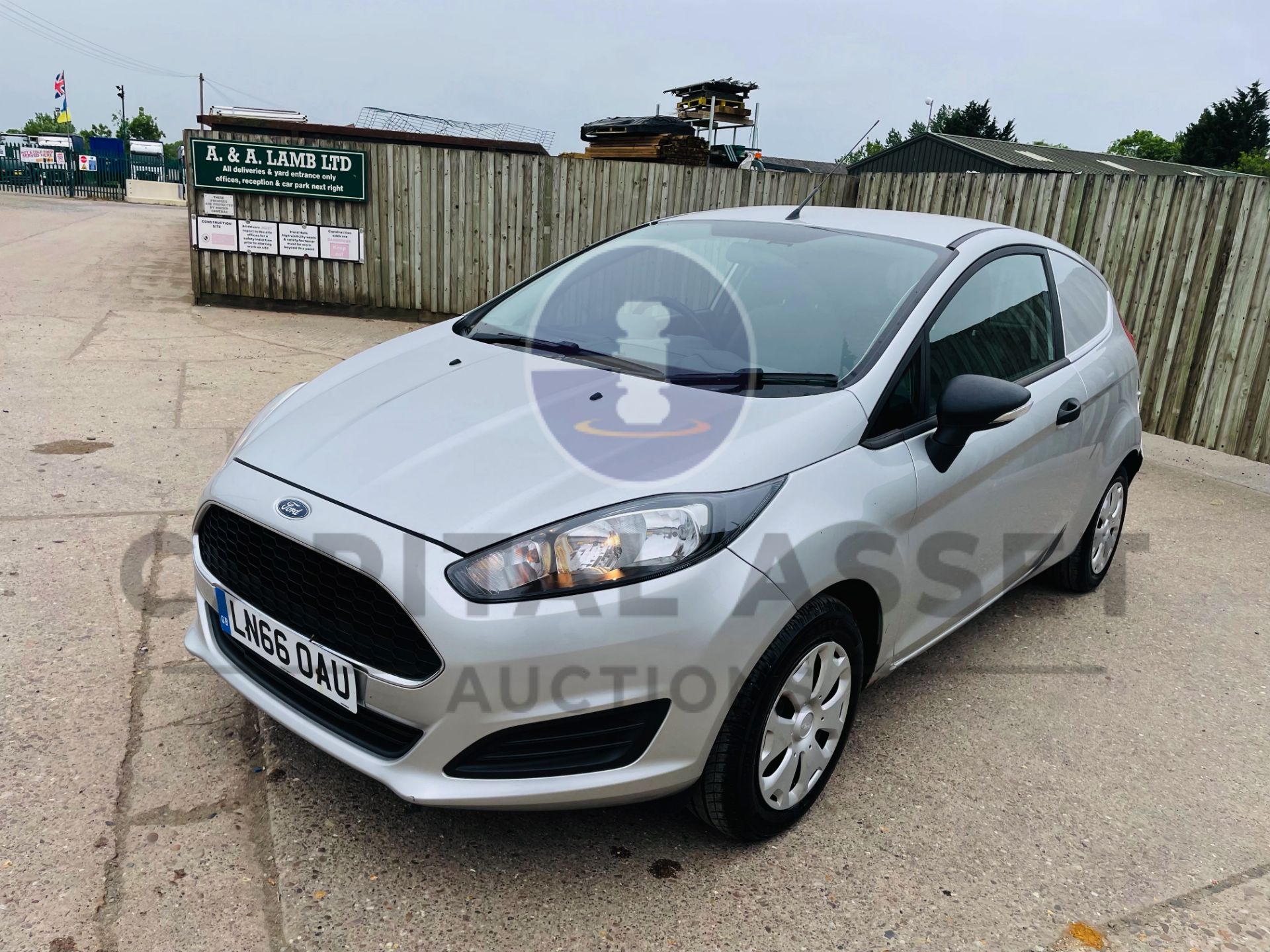 FORD FIESTA *LCV - PANEL VAN* (2017 - EURO 6) 1.5 TDCI - AUTO STOP/START (1 OWNER) *AIR CON* - Image 6 of 38