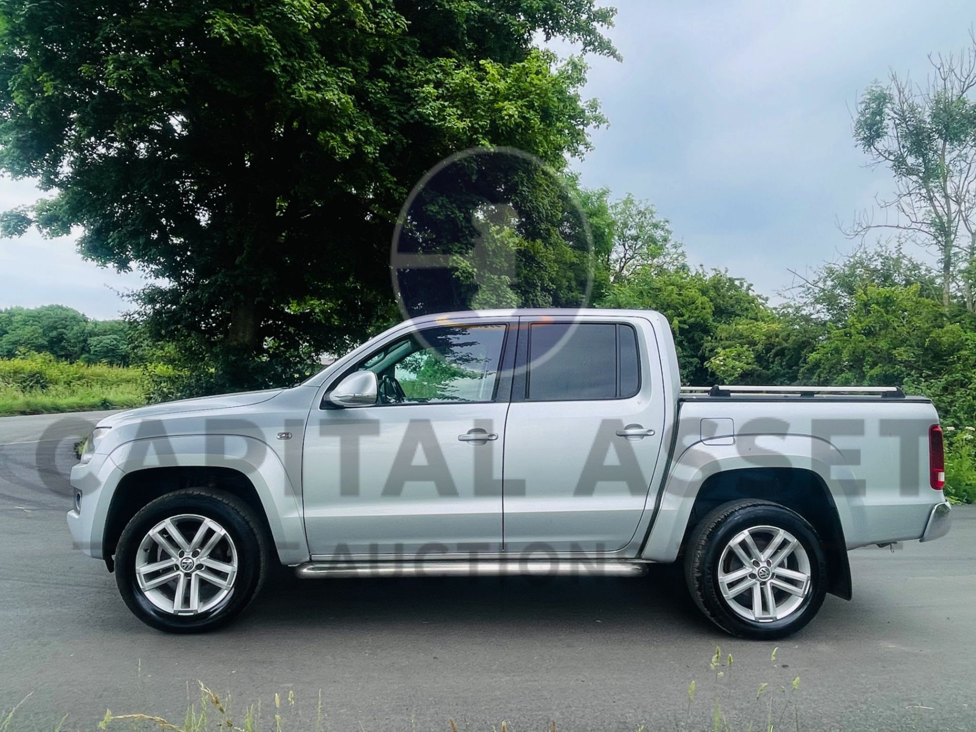 VOLKSWAGEN AMAROK *HIGHLINE* D/CAB PICK-UP (2017 - EURO 6) 4MOTION - AUTO *LEATHER & NAV* (TOP SPEC) - Image 4 of 54