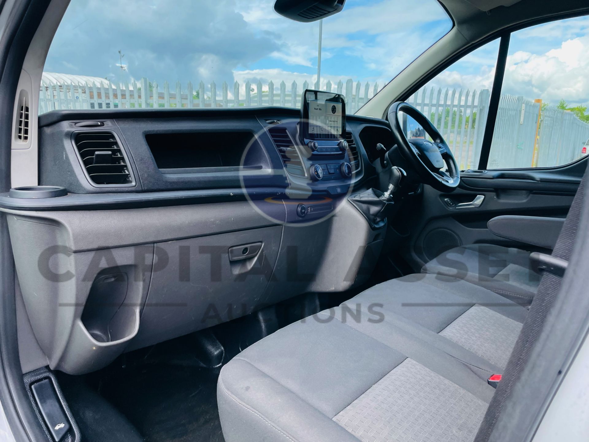 FORD TRANSIT CUSTOM 340 *TREND* LWB - PANEL VAN (2019 - EURO 6) 2.0 TDCI ECOBLUE - 6 SPEED (1 OWNER) - Image 20 of 44