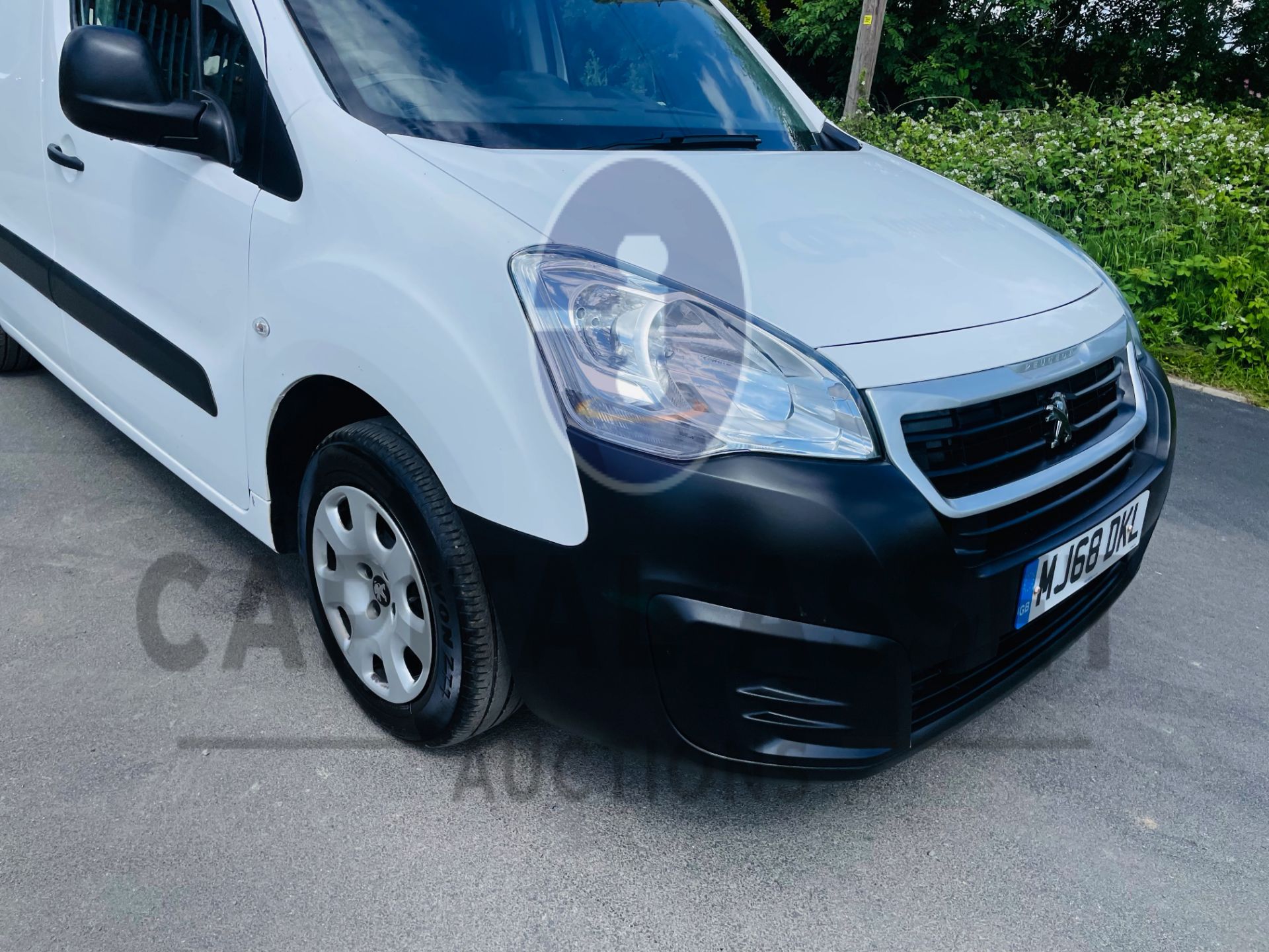 PEUGEOT PARNTER *PROFESSIONAL* PANEL VAN (2019 - EURO 6) 1.6 BLUE HDI *AIR CON & SAT NAV* (1 OWNER) - Image 15 of 38