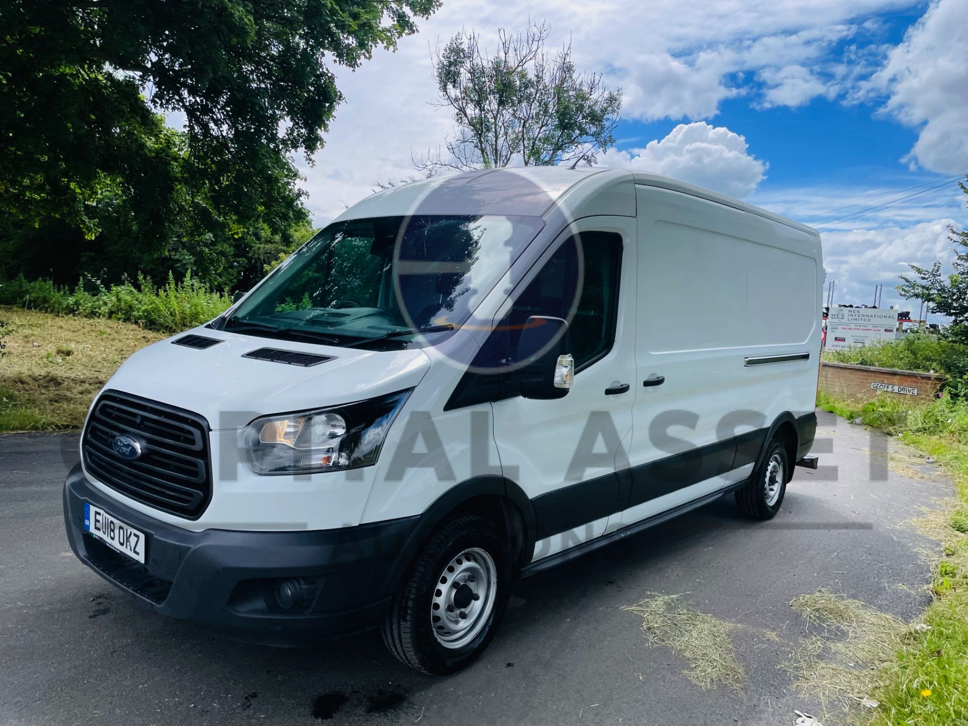 FORD TRANSIT *MWB - PANEL VAN* (2018 - EURO 6) 2.0 TDCI 'ECOBLUE' - STOP/START (1 OWNER) *A/C & NAV* - Image 6 of 43