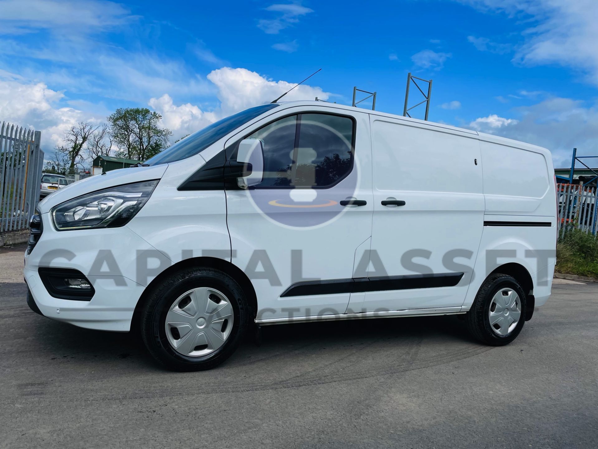 FORD TRANSIT CUSTOM 340 *TREND* LWB - PANEL VAN (2019 - EURO 6) 2.0 TDCI ECOBLUE - 6 SPEED (1 OWNER) - Image 7 of 44