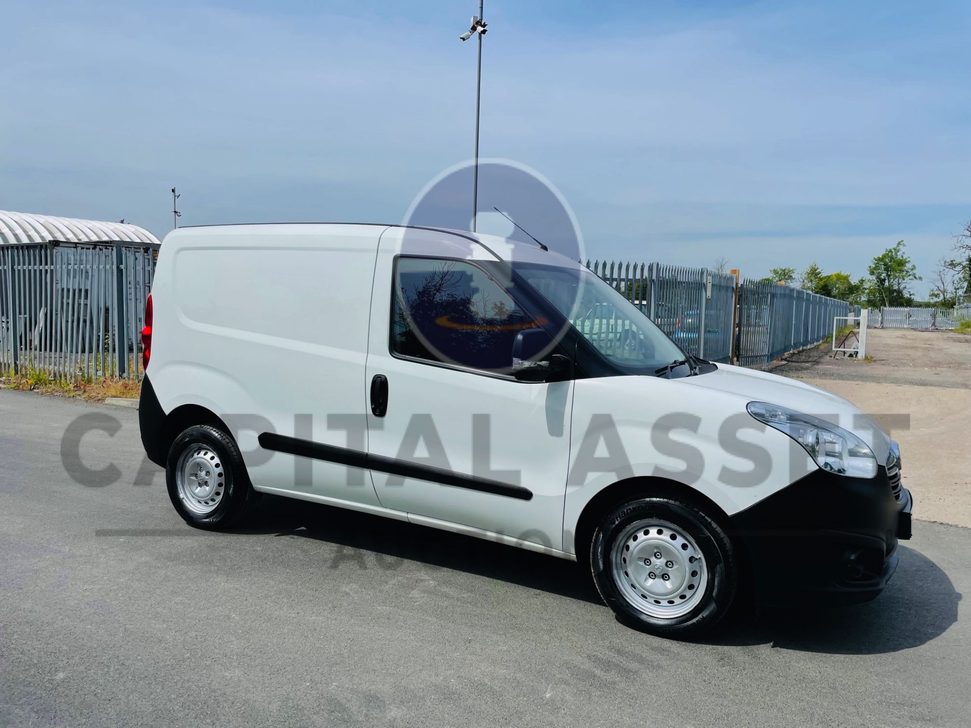 (On Sale) VAUXHALL COMBO 2000 *SWB - PANEL VAN* (2018 - EURO 6) ECOFLEX - STOP/START (1 OWNER) - Image 11 of 34