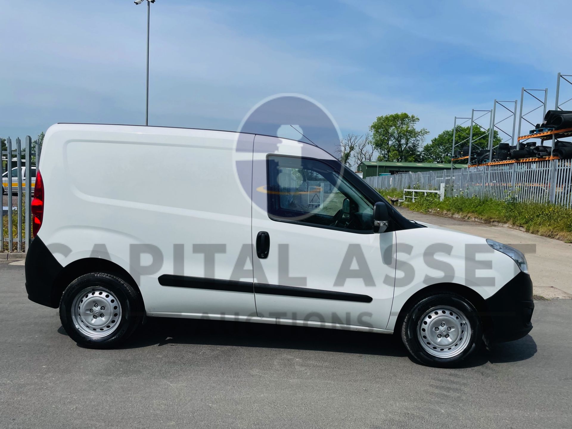 (On Sale) VAUXHALL COMBO 2000 *SWB - PANEL VAN* (2018 - EURO 6) ECOFLEX - STOP/START (1 OWNER) - Image 10 of 34