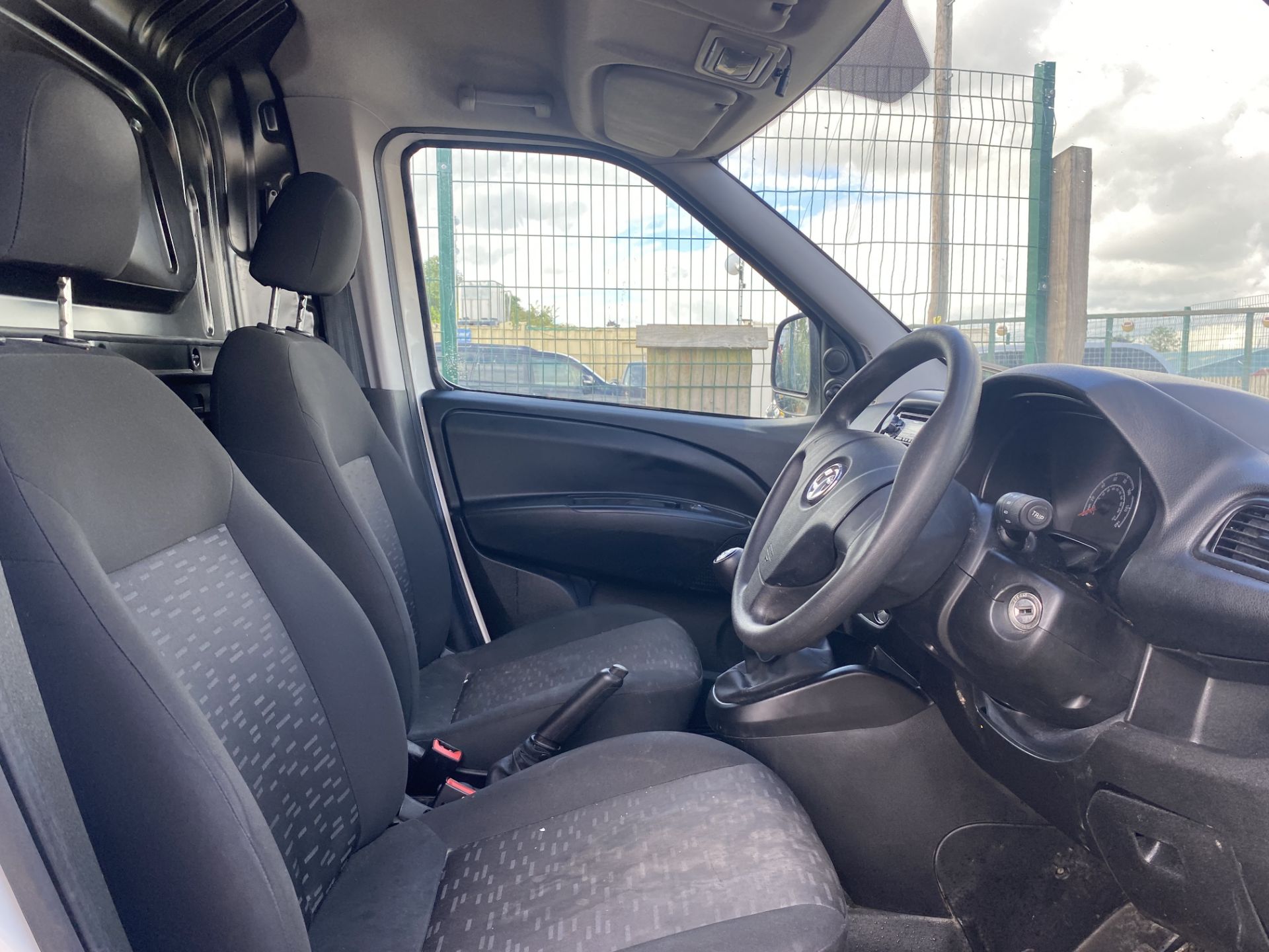 (ON SALE) VAUXHALL COMBO 1.3CDTI START/STOP (2018 MODEL) 1 OWNER - EURO 6 - SLD - LOOK !! - Image 10 of 17