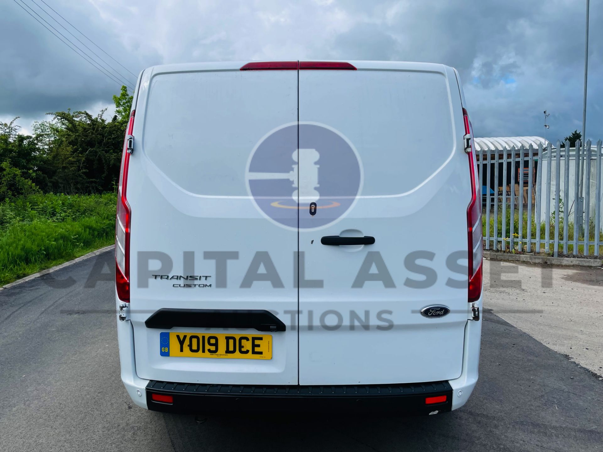 FORD TRANSIT CUSTOM 340 *TREND* LWB - PANEL VAN (2019 - EURO 6) 2.0 TDCI ECOBLUE - 6 SPEED (1 OWNER) - Image 11 of 44