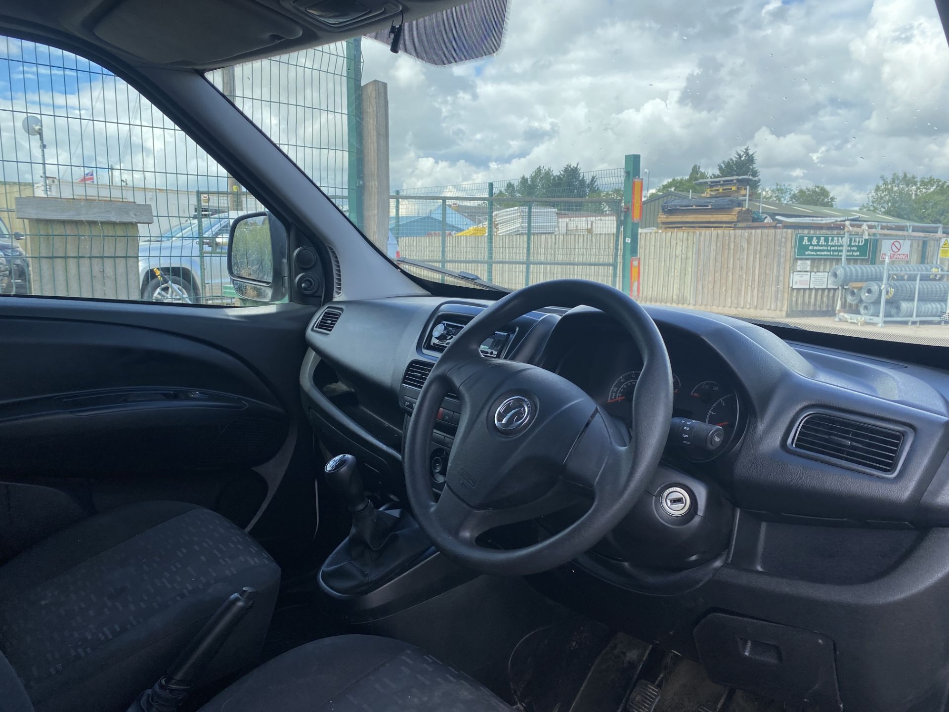 (ON SALE) VAUXHALL COMBO 1.3CDTI START/STOP (2018 MODEL) 1 OWNER - EURO 6 - SLD - LOOK !! - Image 11 of 17