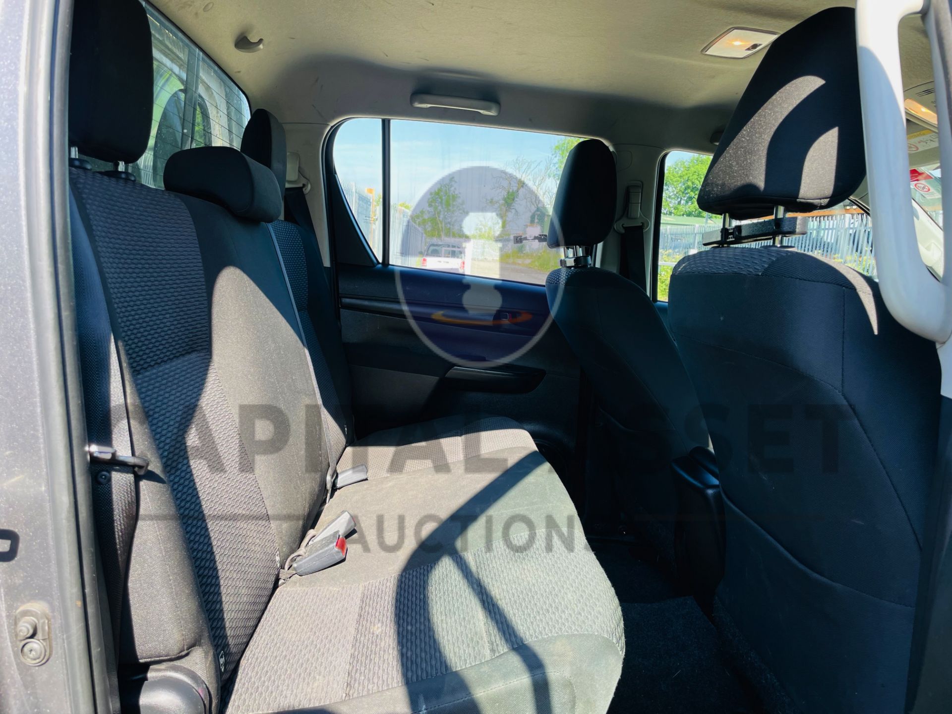 (On Sale) TOYOTA HILUX *DOUBLE CAB PICK-UP* (2018 - EURO 6) 2.4 D-4D - 6 SPEED *ONLY 52,000 MILES* - Image 25 of 43