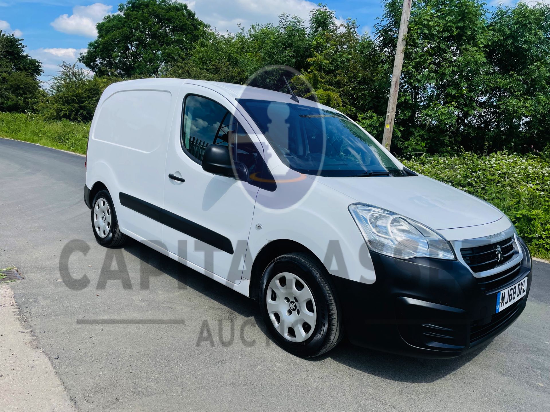 PEUGEOT PARNTER *PROFESSIONAL* PANEL VAN (2019 - EURO 6) 1.6 BLUE HDI *AIR CON & SAT NAV* (1 OWNER) - Image 13 of 38