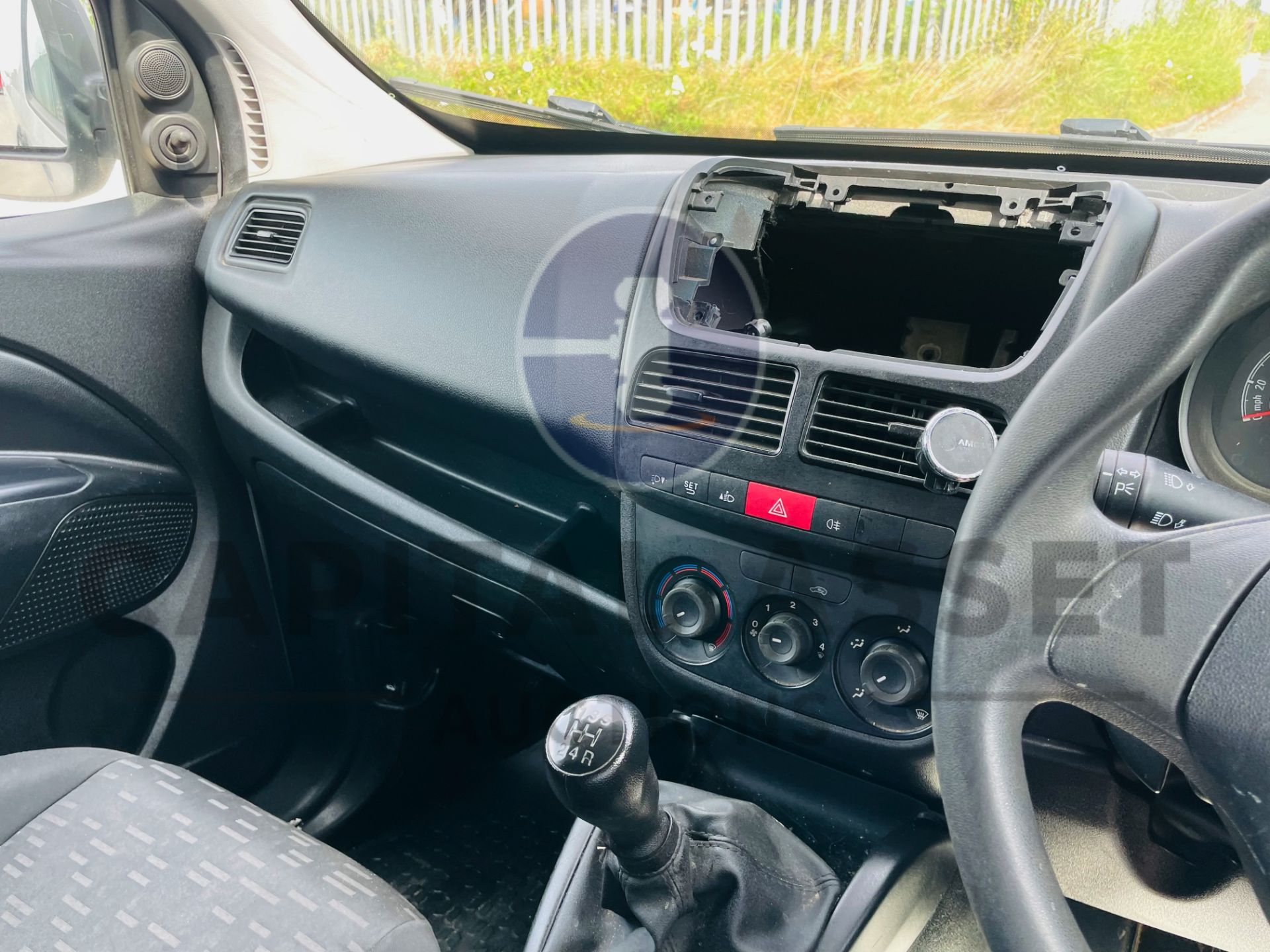 (On Sale) VAUXHALL COMBO 2000 *SWB - PANEL VAN* (2018 - EURO 6) ECOFLEX - STOP/START (1 OWNER) - Image 29 of 34