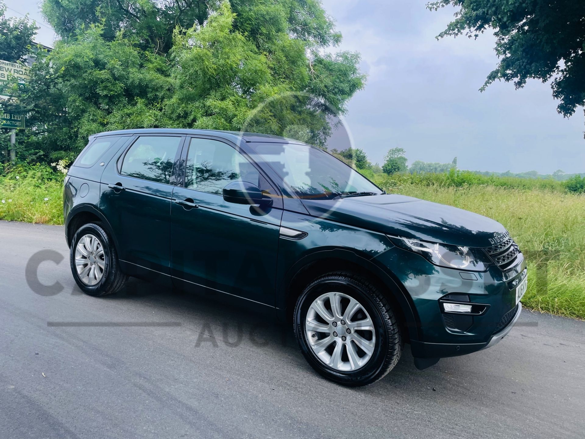 LAND ROVER DISCOVERY SPORT *SE TECH* 7 SEATER SUV (2016) 2.0 TD4 - AUTO *LEATHER & NAV* (NO VAT) - Image 2 of 54