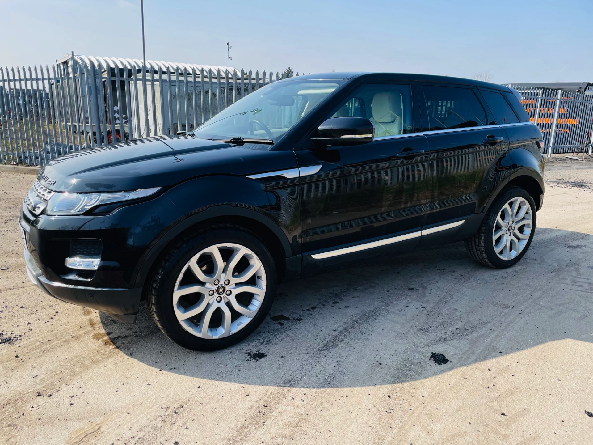 ON SALE RANGE ROVER EVOQUE SD4 "PRESTIGE" AUTO (13 REG) GREAT SPEC - FULL LEATHER -SAT NAV (NO VAT!