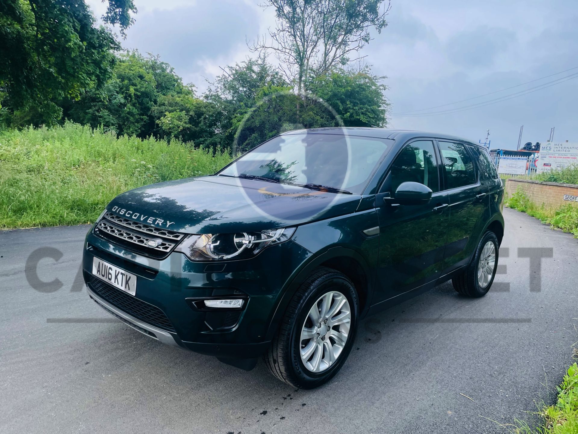 LAND ROVER DISCOVERY SPORT *SE TECH* 7 SEATER SUV (2016) 2.0 TD4 - AUTO *LEATHER & NAV* (NO VAT) - Image 5 of 54