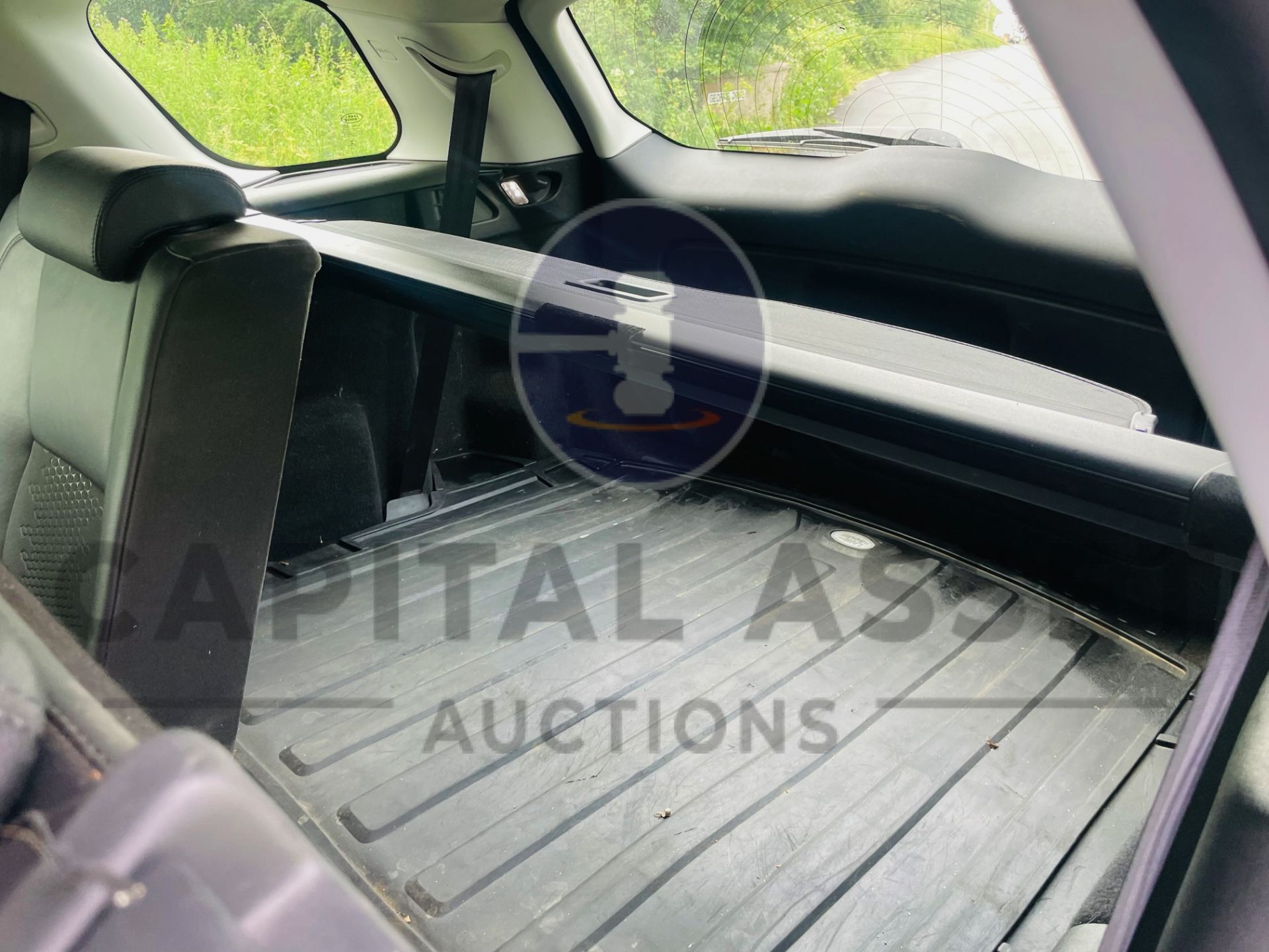 LAND ROVER DISCOVERY SPORT *SE TECH* 7 SEATER SUV (2016) 2.0 TD4 - AUTO *LEATHER & NAV* (NO VAT) - Image 29 of 54