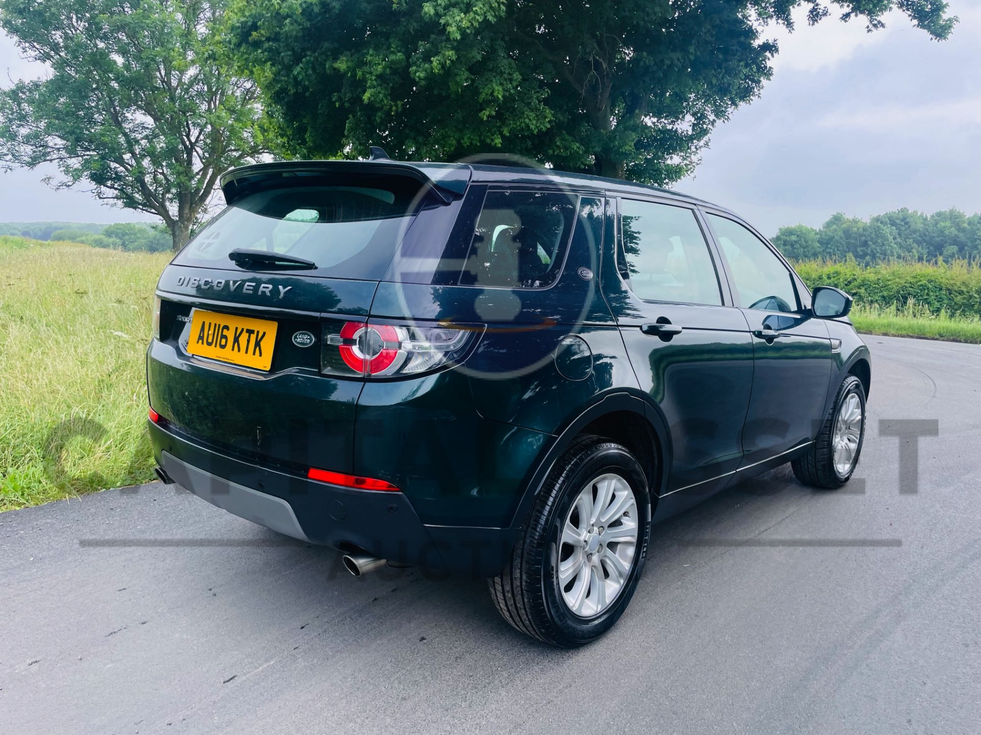 LAND ROVER DISCOVERY SPORT *SE TECH* 7 SEATER SUV (2016) 2.0 TD4 - AUTO *LEATHER & NAV* (NO VAT) - Image 12 of 54