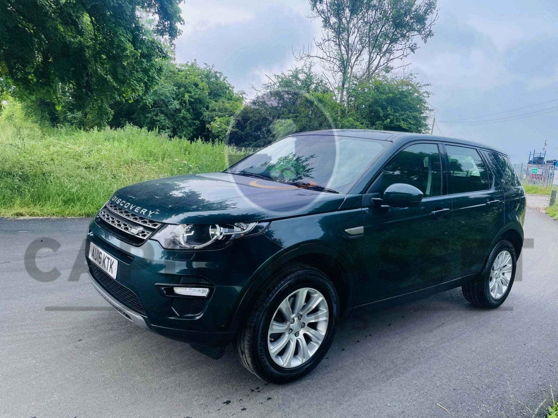 LAND ROVER DISCOVERY SPORT *SE TECH* 7 SEATER SUV (2016) 2.0 TD4 - AUTO *LEATHER & NAV* (NO VAT) - Image 6 of 54