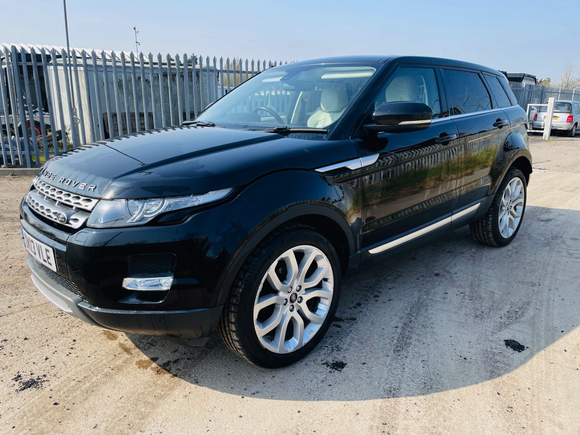 ON SALE RANGE ROVER EVOQUE SD4 "PRESTIGE" AUTO (13 REG) GREAT SPEC - FULL LEATHER -SAT NAV (NO VAT! - Image 2 of 32