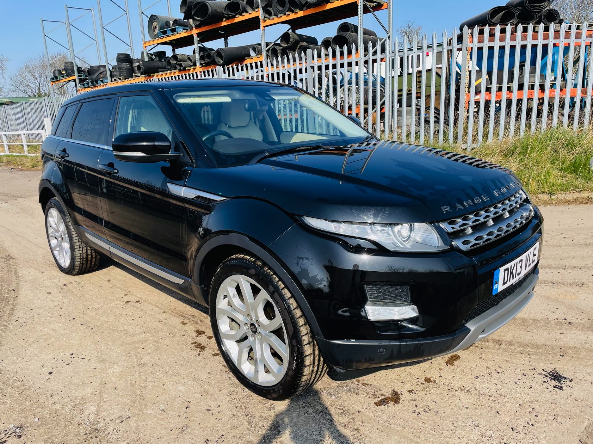 ON SALE RANGE ROVER EVOQUE SD4 "PRESTIGE" AUTO (13 REG) GREAT SPEC - FULL LEATHER -SAT NAV (NO VAT! - Image 5 of 32