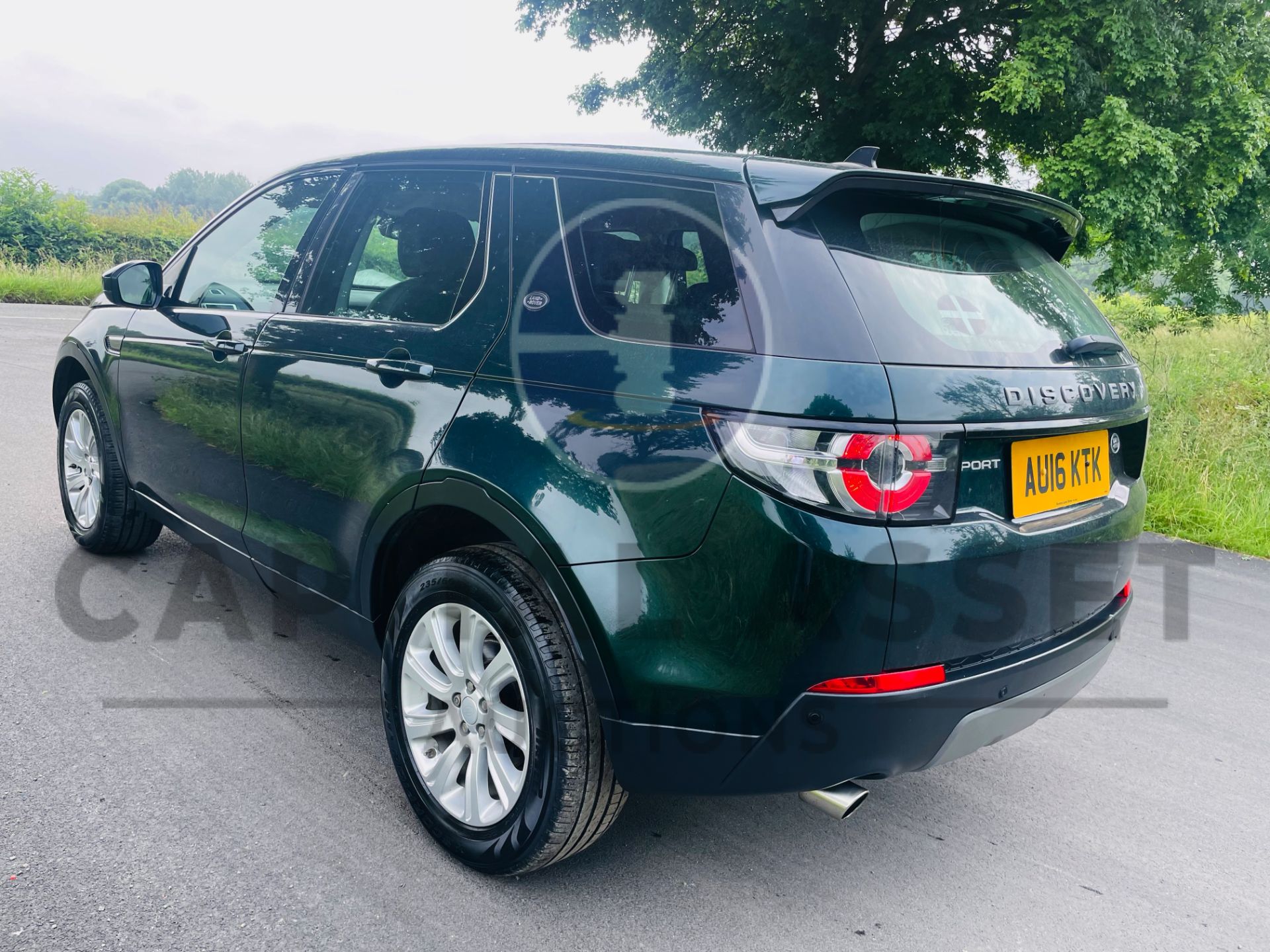 LAND ROVER DISCOVERY SPORT *SE TECH* 7 SEATER SUV (2016) 2.0 TD4 - AUTO *LEATHER & NAV* (NO VAT) - Image 10 of 54