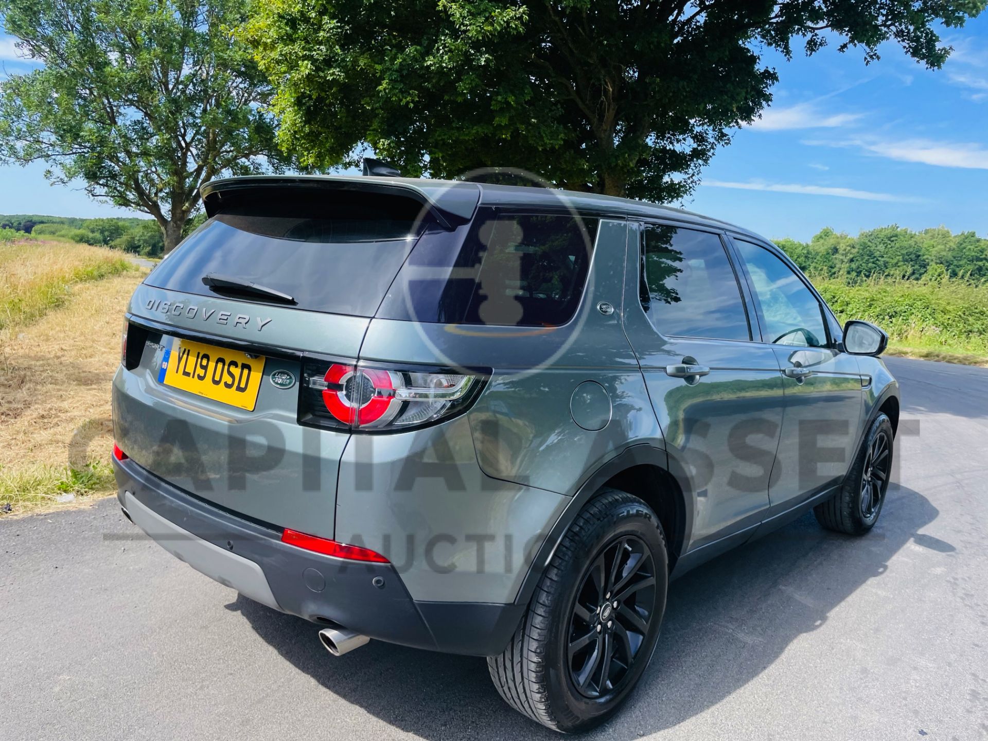 (On Sale) LAND ROVER DISCOVERY SPORT *SE TECH* SUV (2019 - EURO 6) 2.0 ED4 - STOP/START *HUGE SPEC* - Image 12 of 55