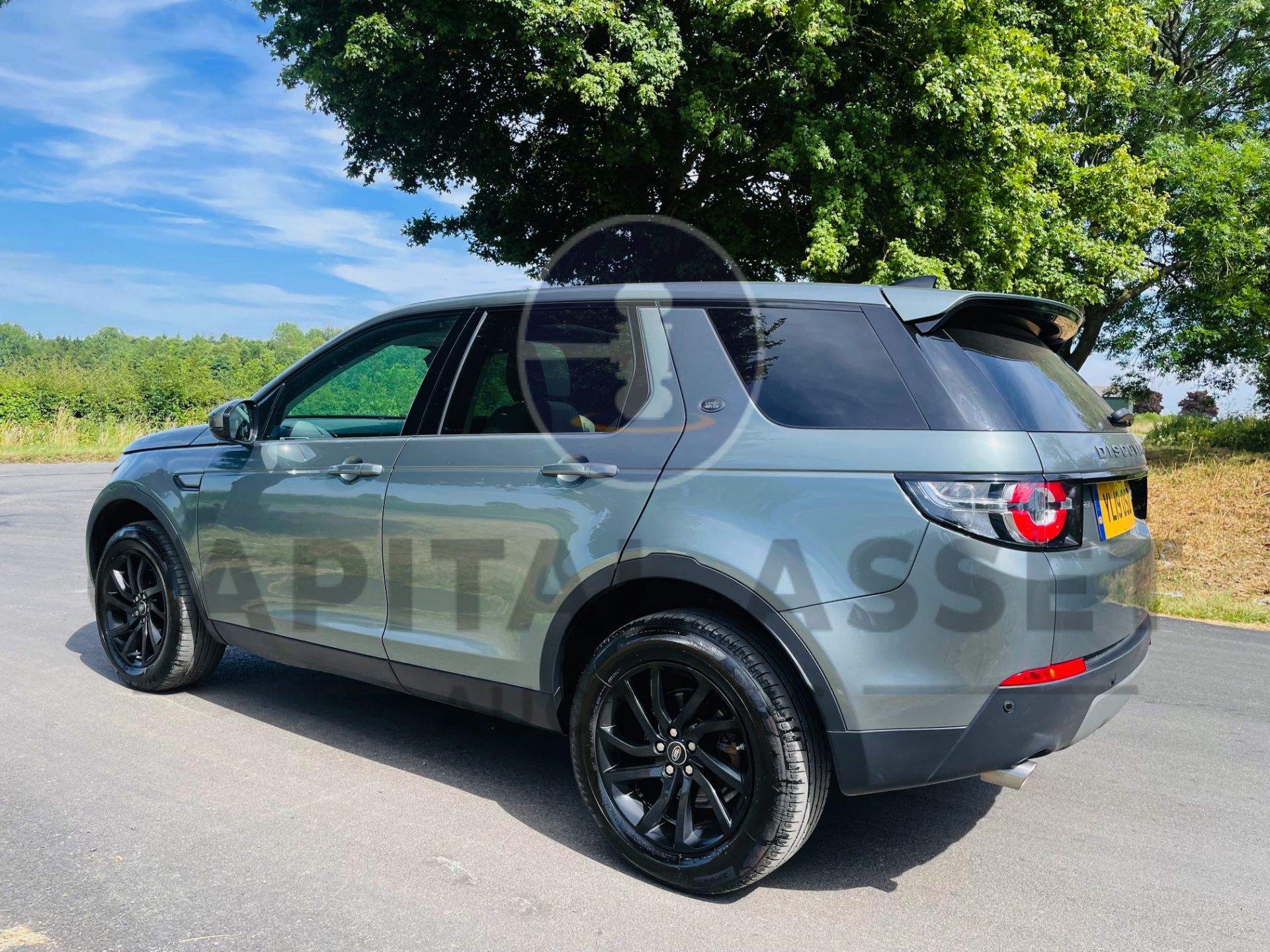 (On Sale) LAND ROVER DISCOVERY SPORT *SE TECH* SUV (2019 - EURO 6) 2.0 ED4 - STOP/START *HUGE SPEC* - Image 9 of 55